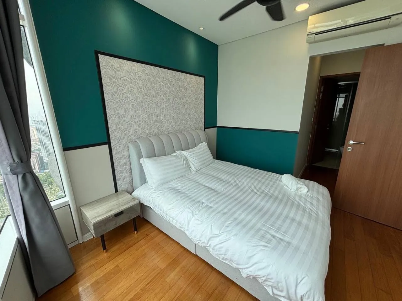 Bed in Sky Suites KLCC by Easy Nap