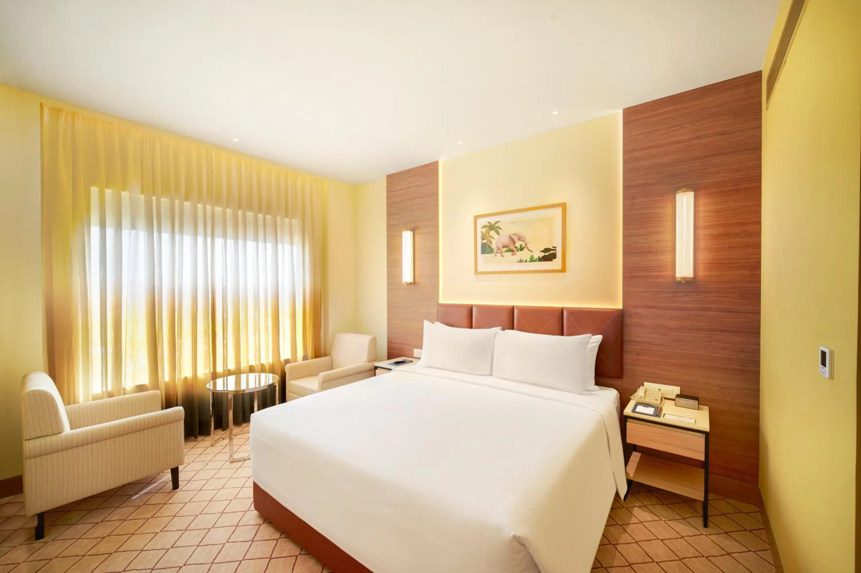 Bedroom, Bed in Sarovar Portico Sriperumbudur