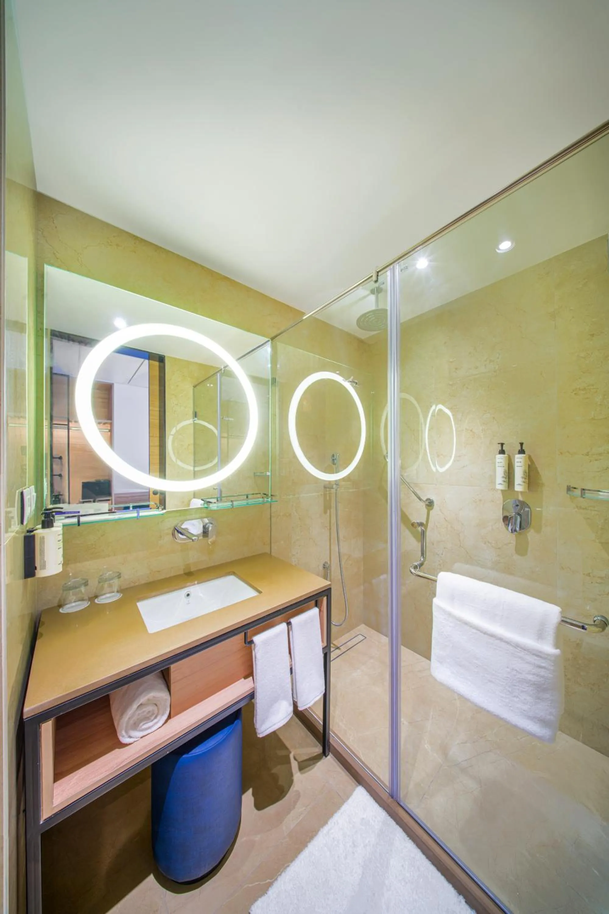 Bathroom in Sarovar Portico Sriperumbudur
