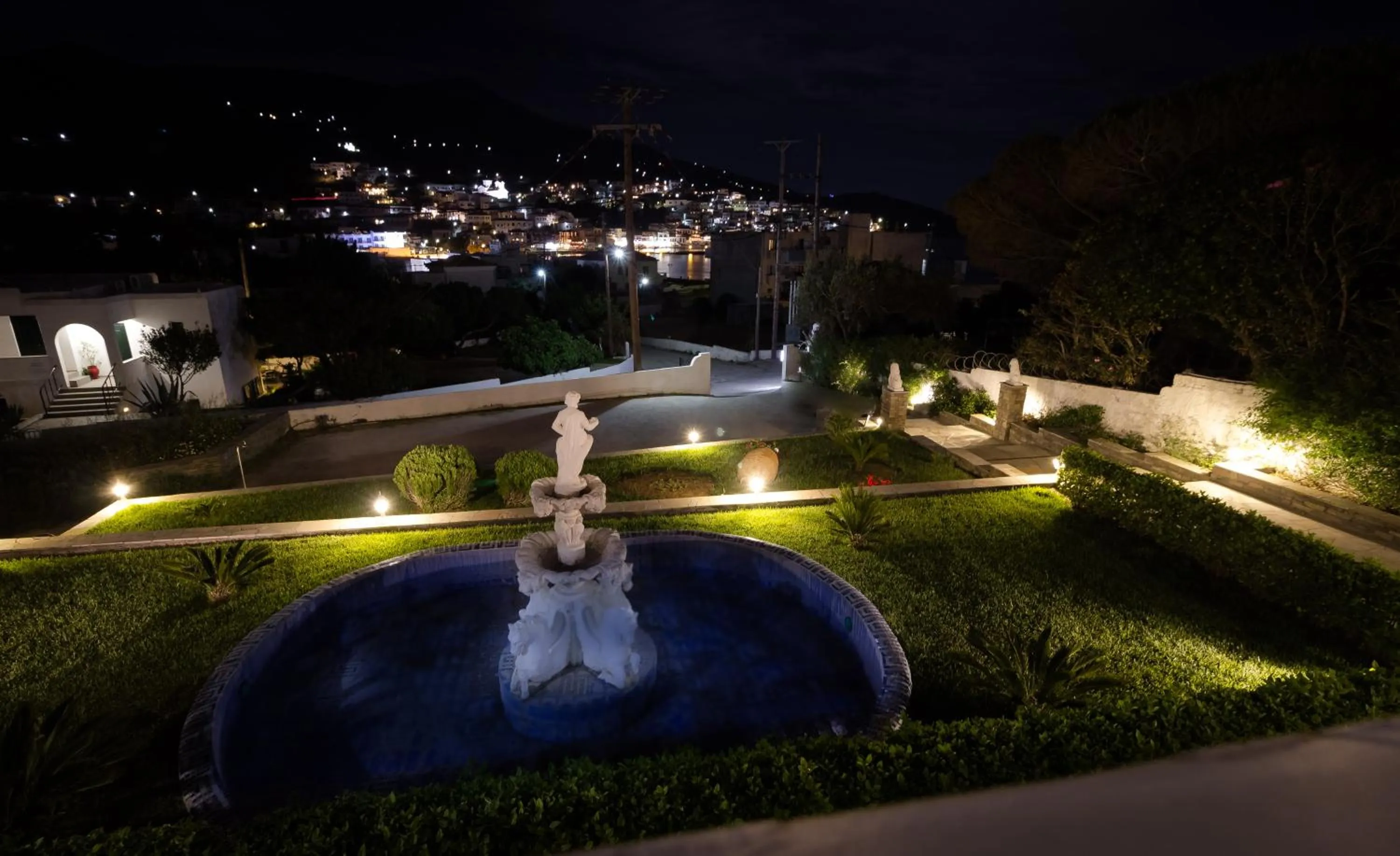 Restaurant/places to eat in Blue Era Apartments