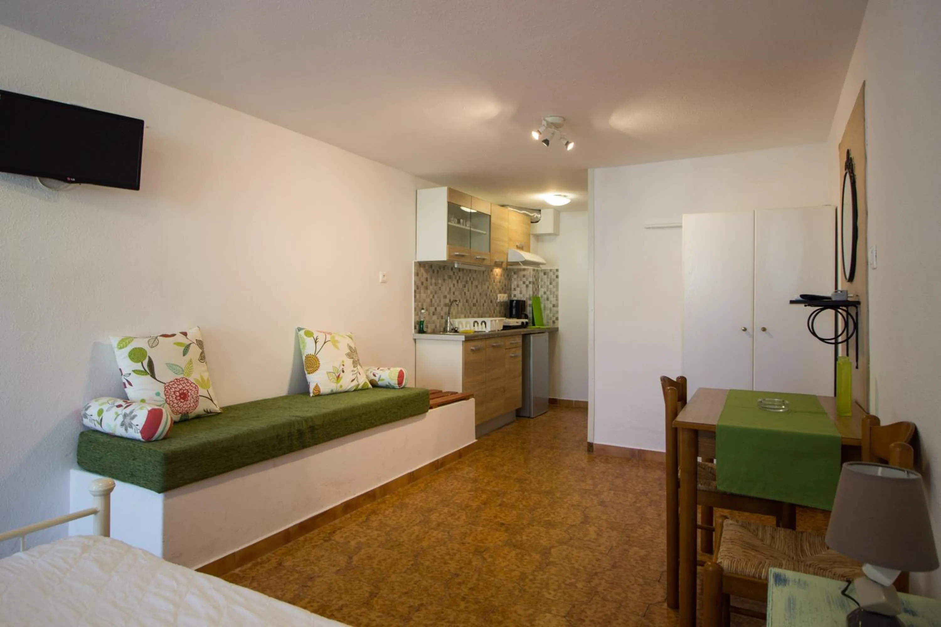 TV and multimedia in Blue Era Apartments