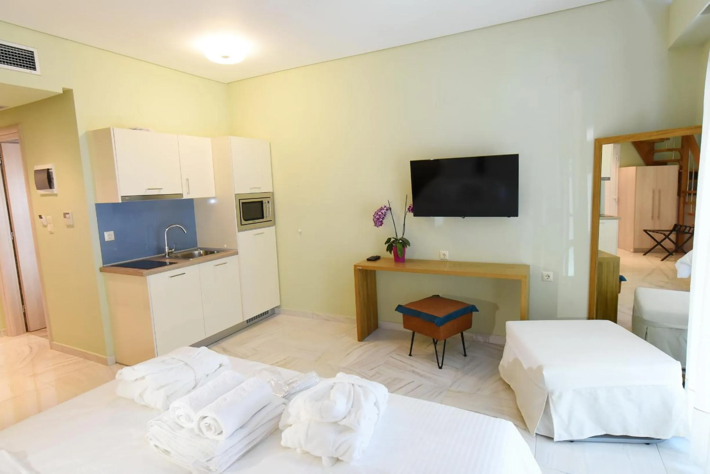 Decorative detail, Bed in Edem Luxury Apartments