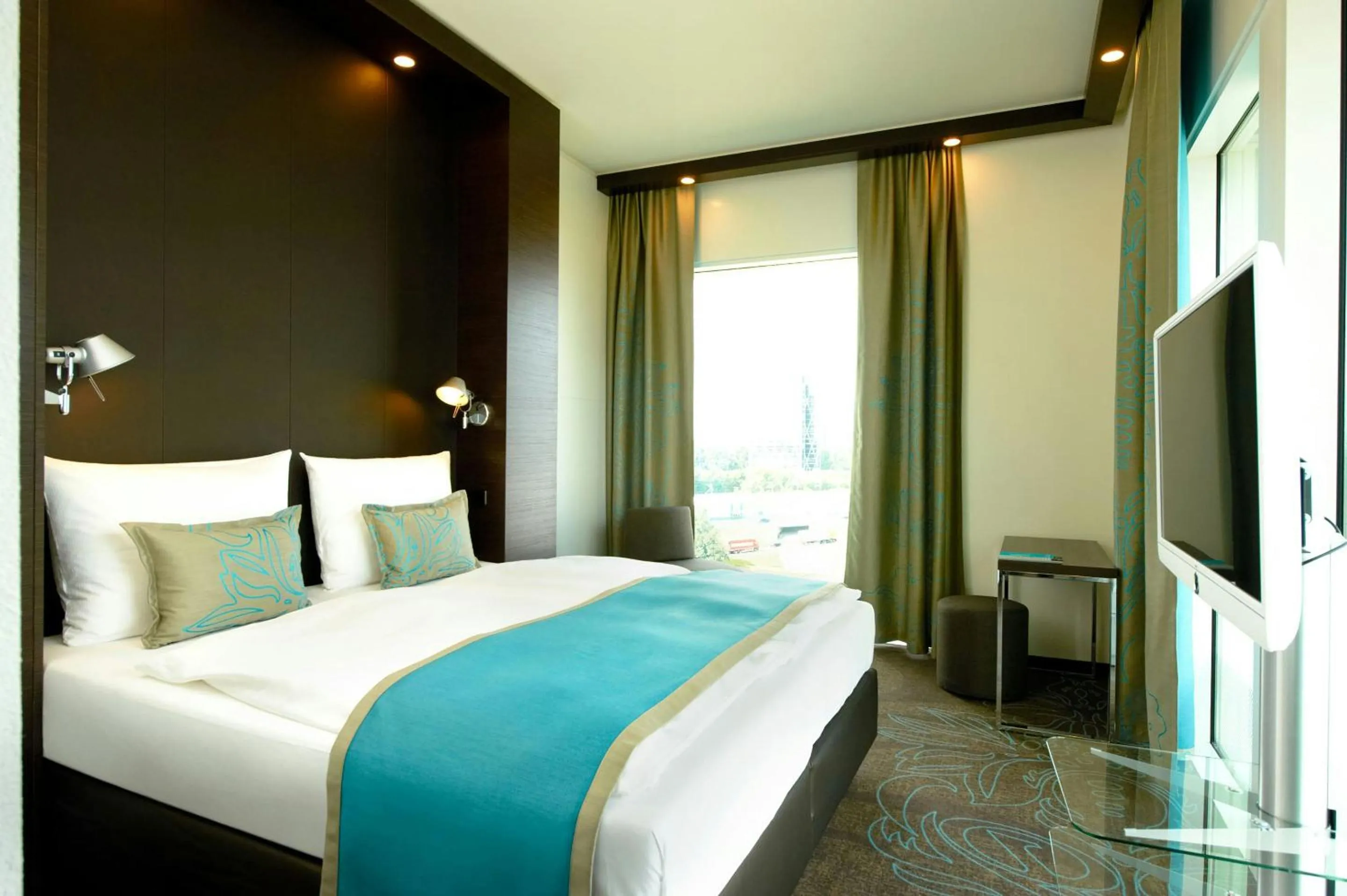 Photo of the whole room, Bed in Motel One Amsterdam