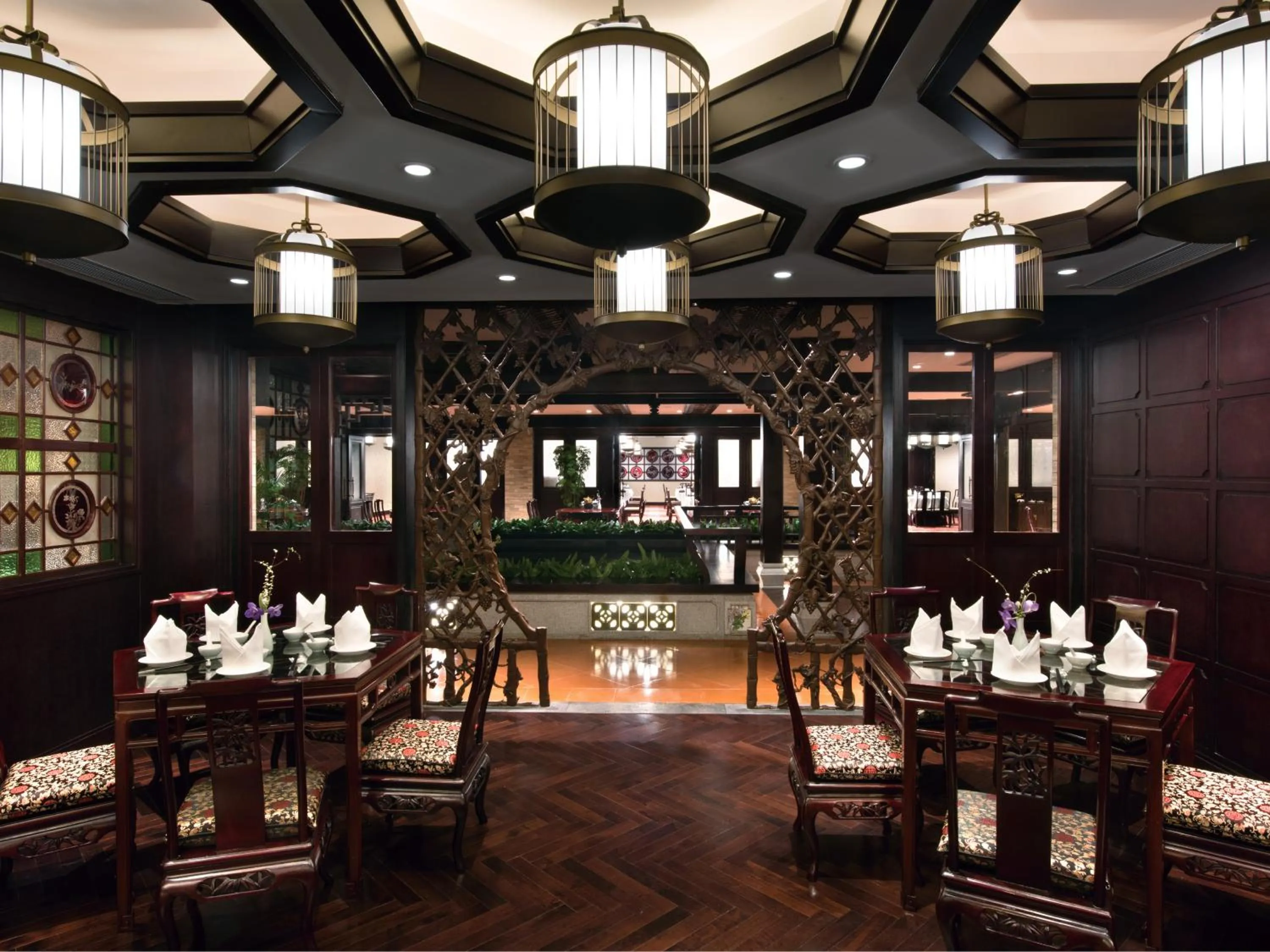 Restaurant/places to eat in White Swan Hotel