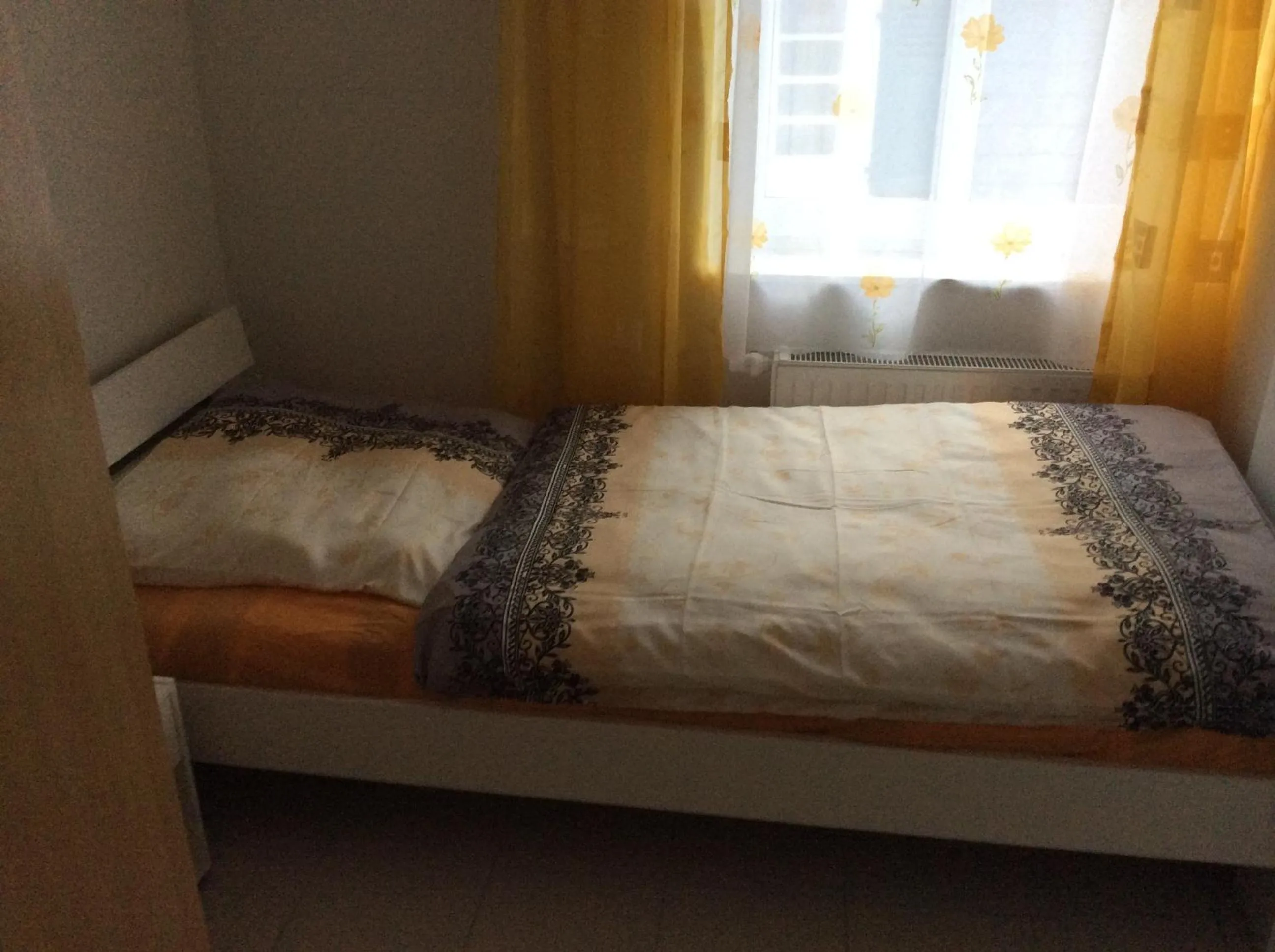 Bedroom, Bed in Blumenhotel