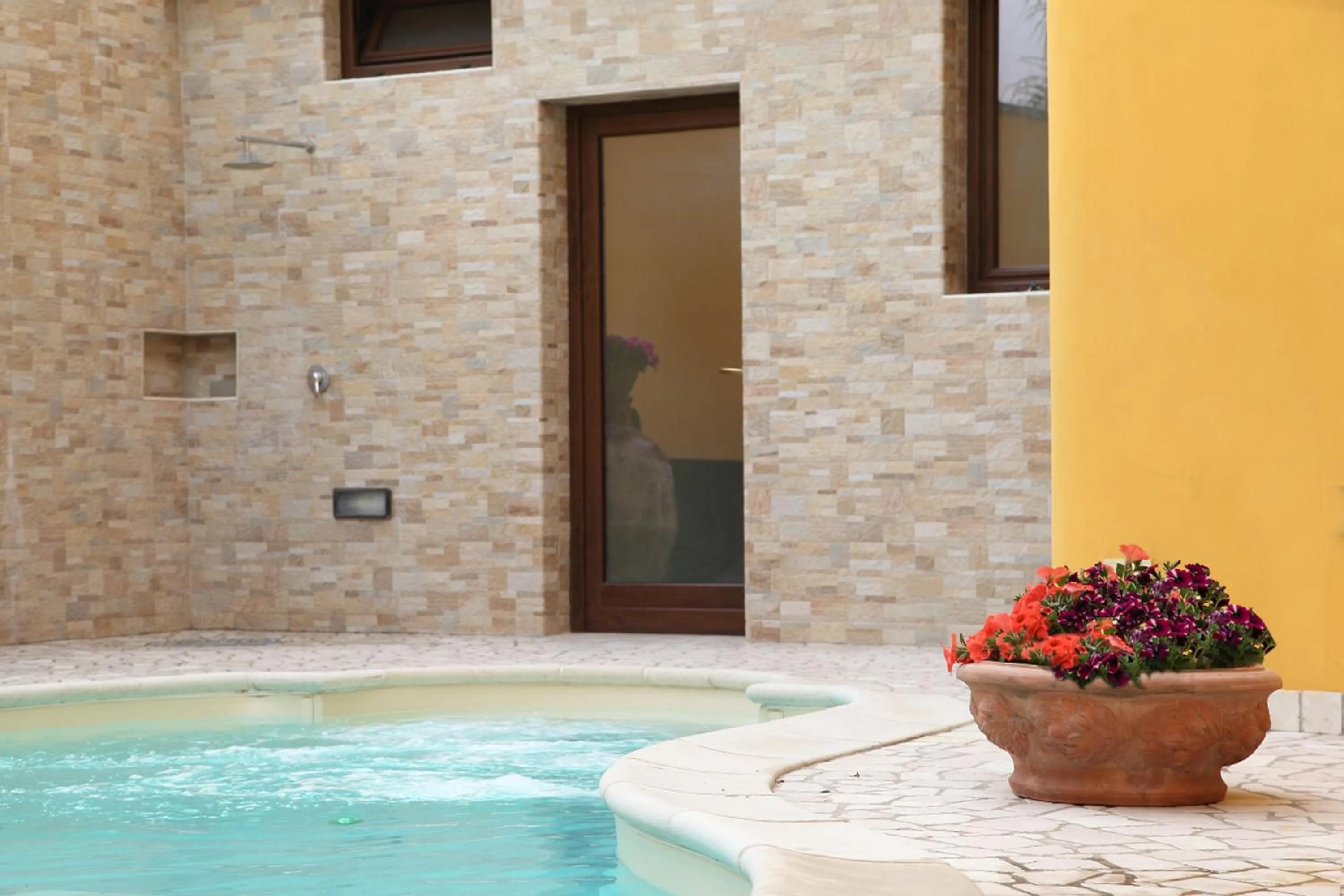 Swimming pool in B&B Corte Dei Figuli