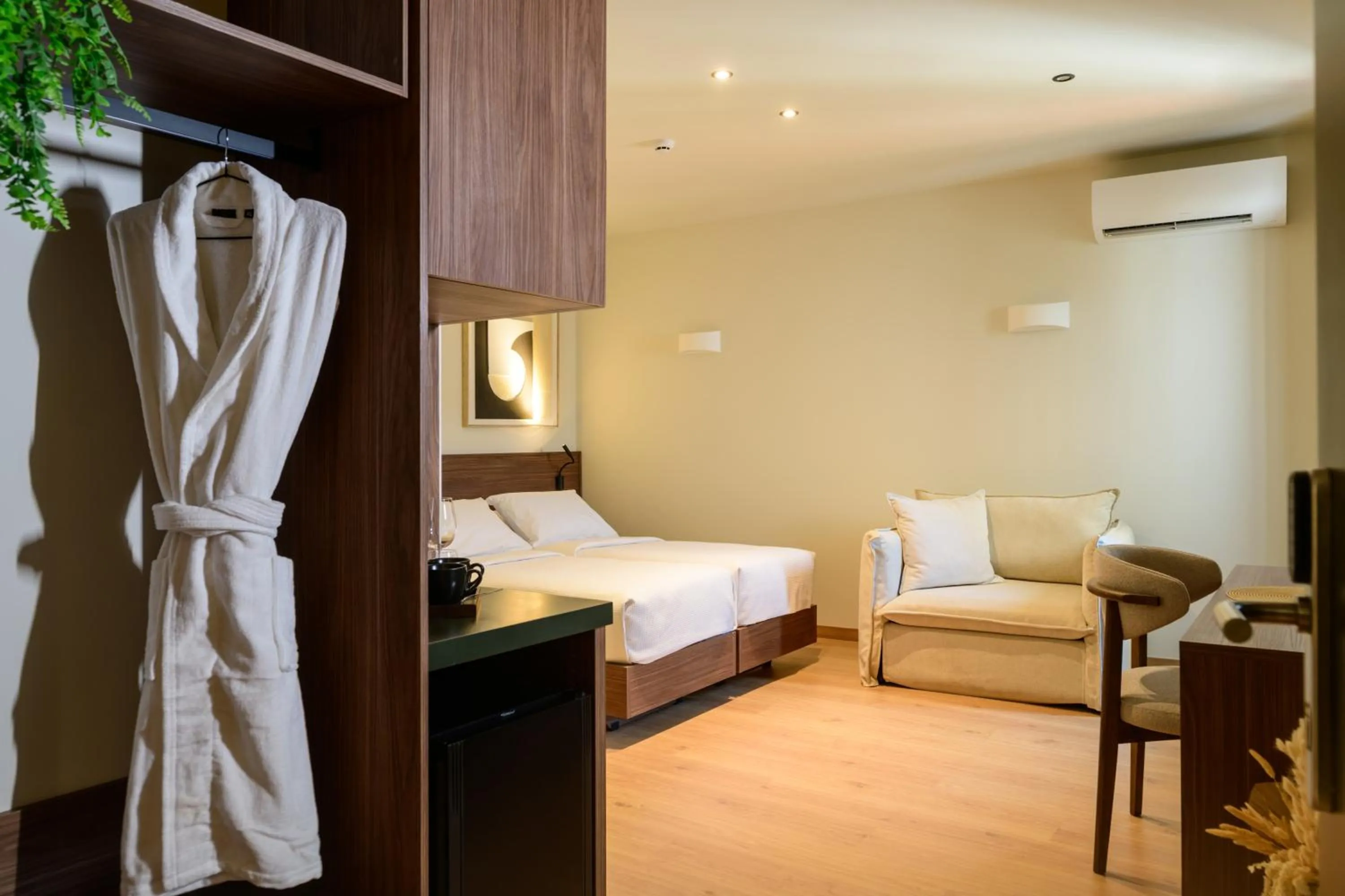 Photo of the whole room, Bed in Ermou 26 Hotel