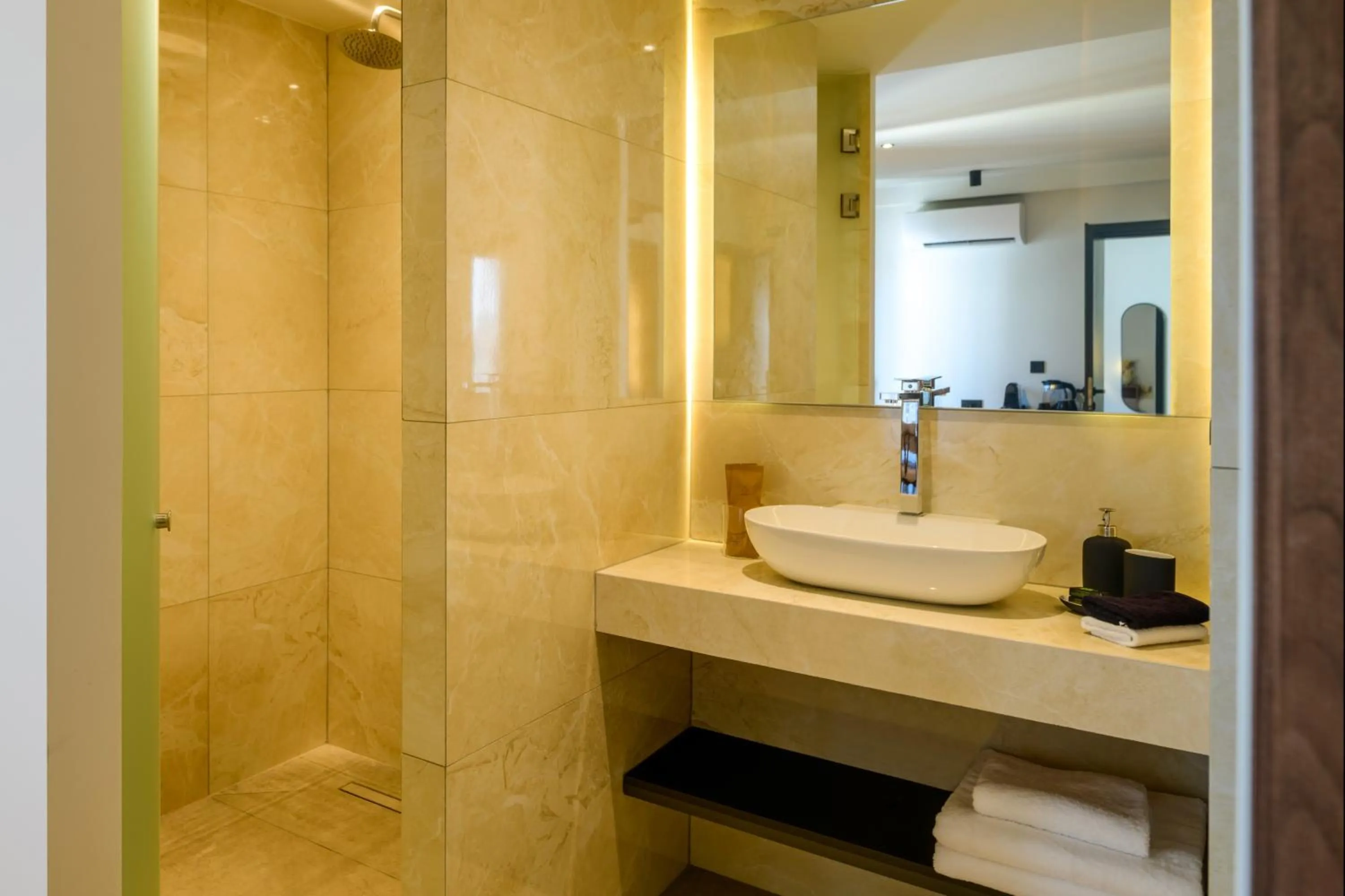 Bathroom in Ermou 26 Hotel