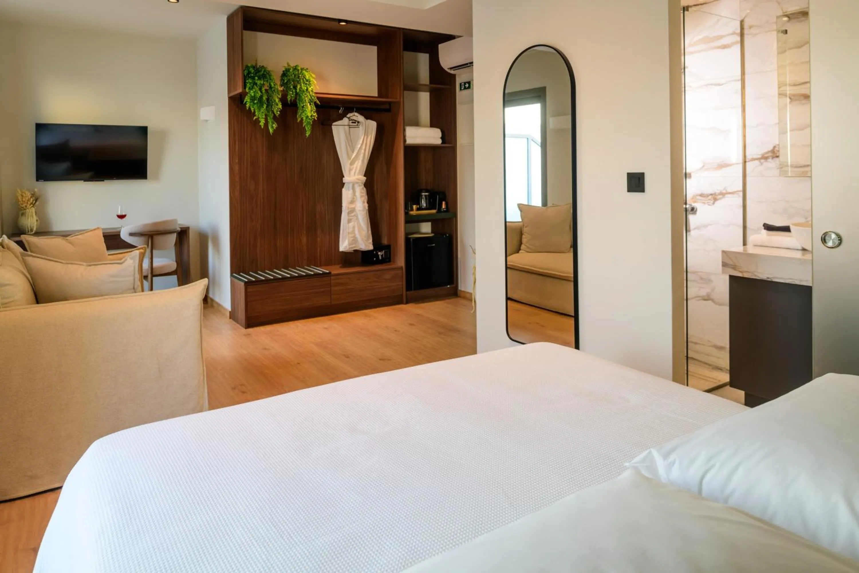 Photo of the whole room, Bed in Ermou 26 Hotel