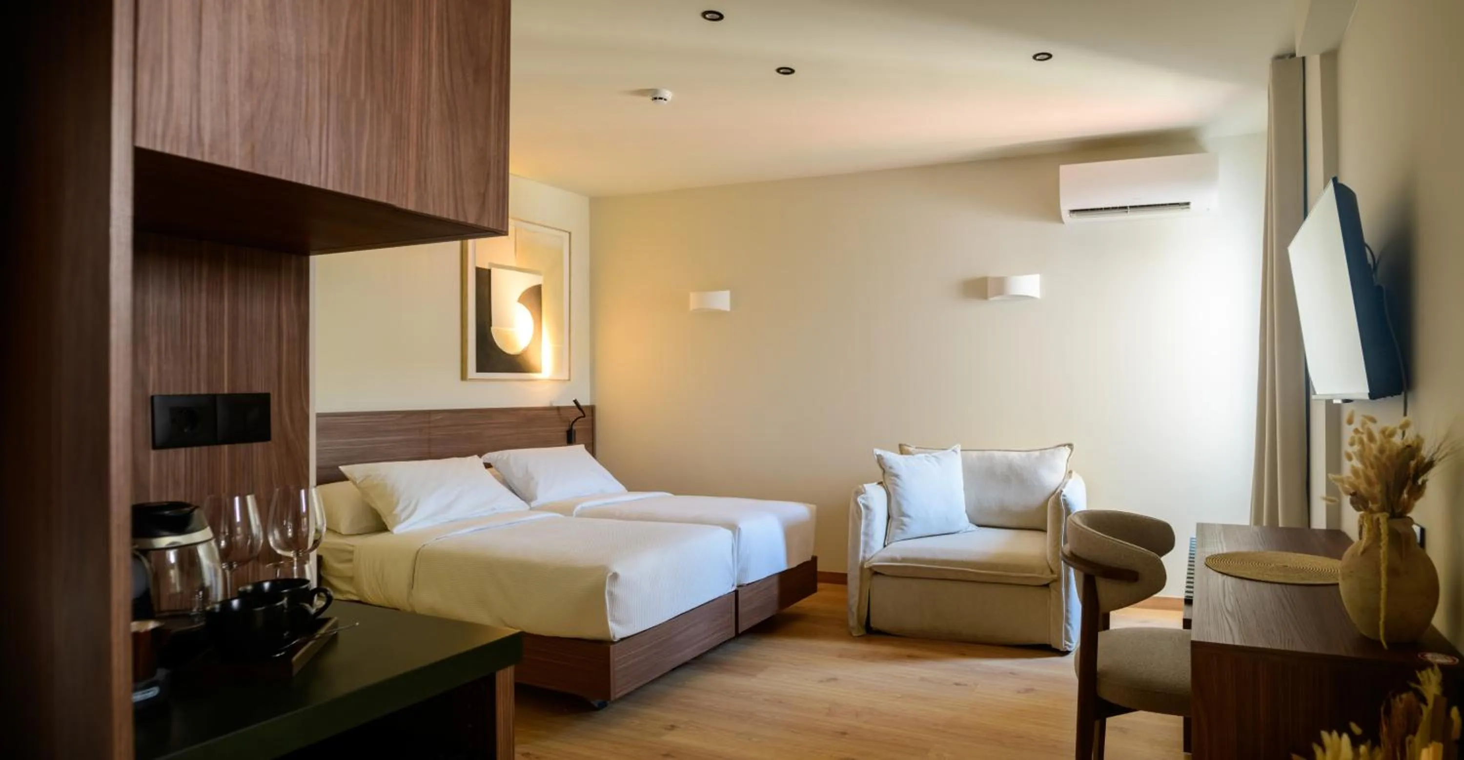 Photo of the whole room, Bed in Ermou 26 Hotel