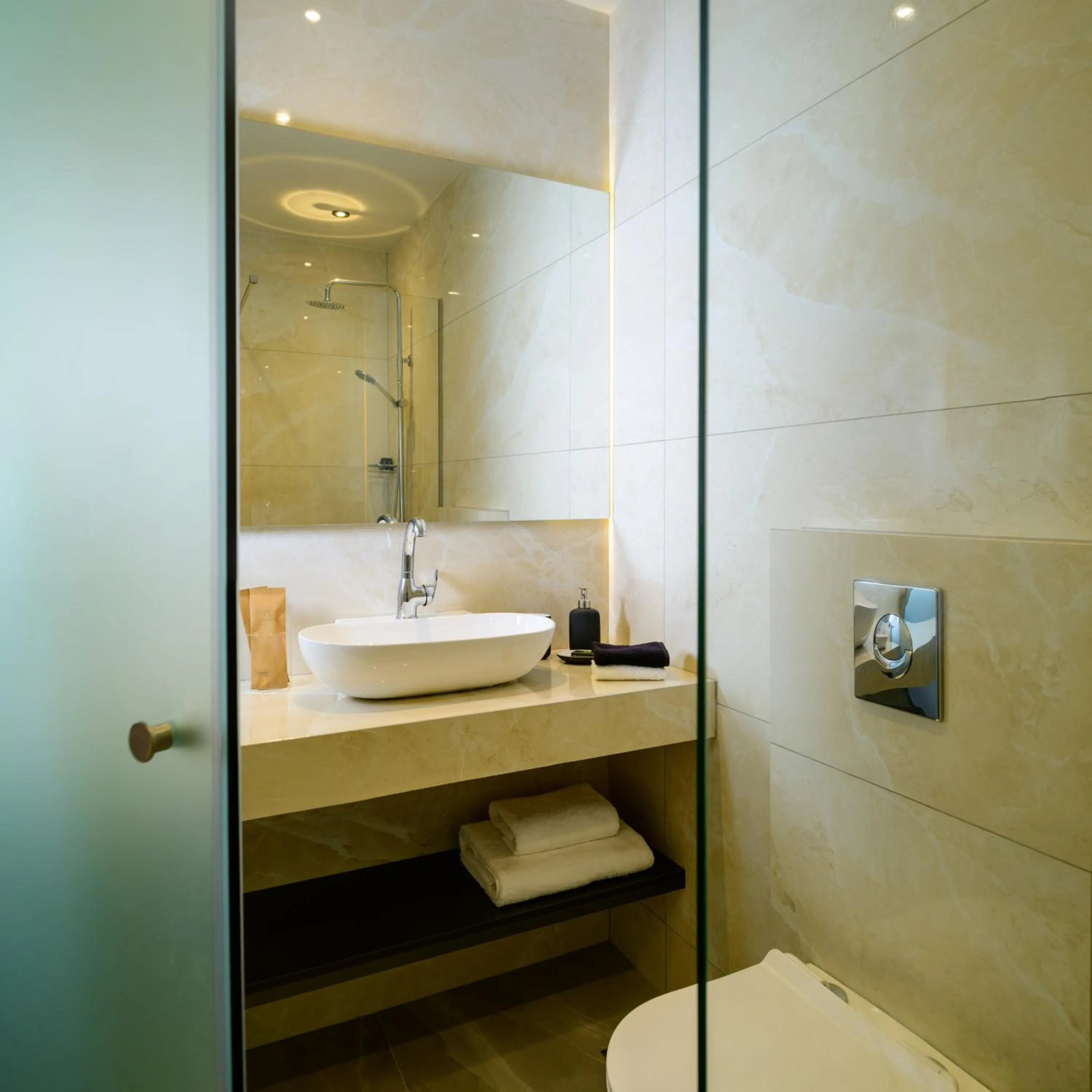 Bathroom in Ermou 26 Hotel