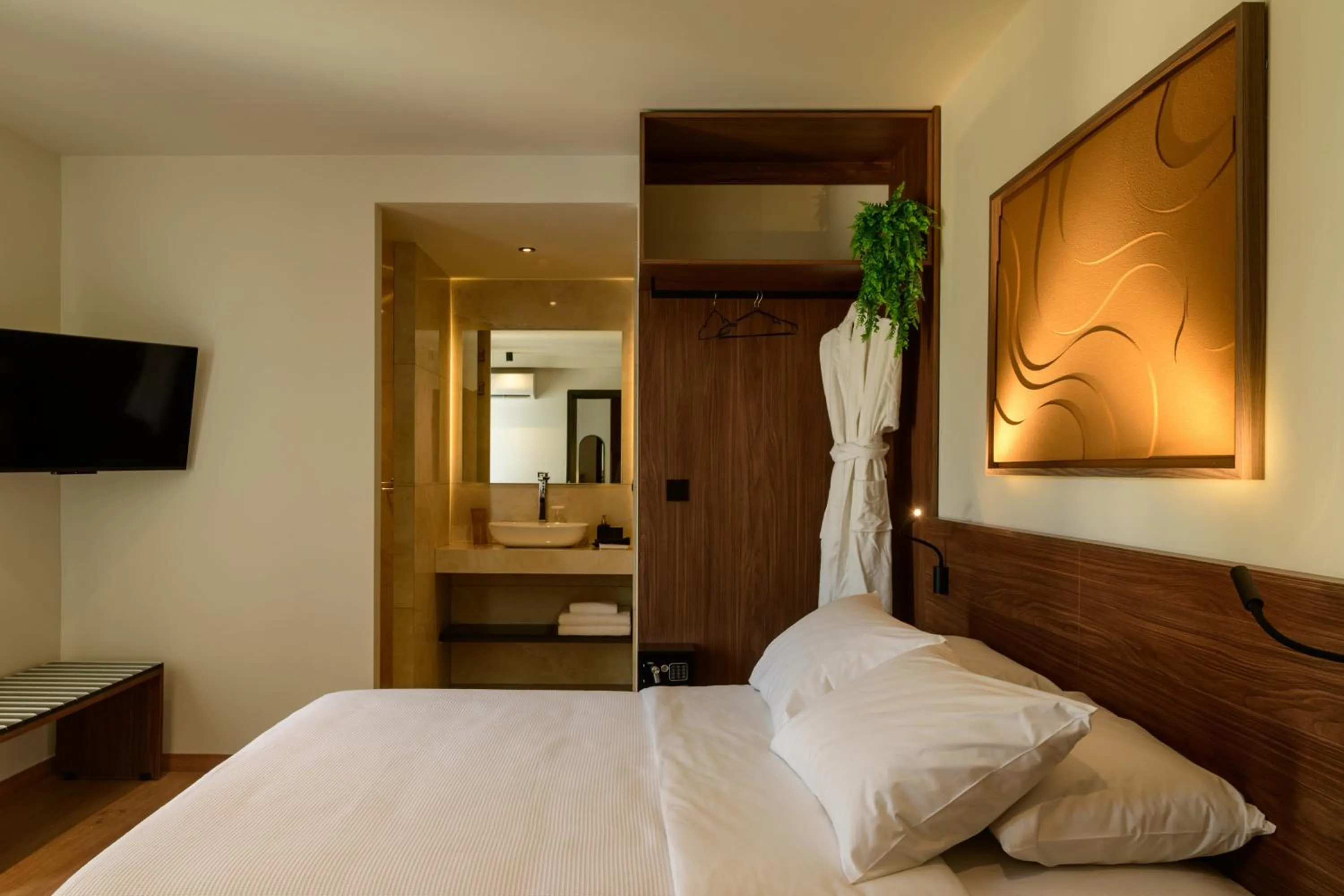 TV and multimedia, Bed in Ermou 26 Hotel