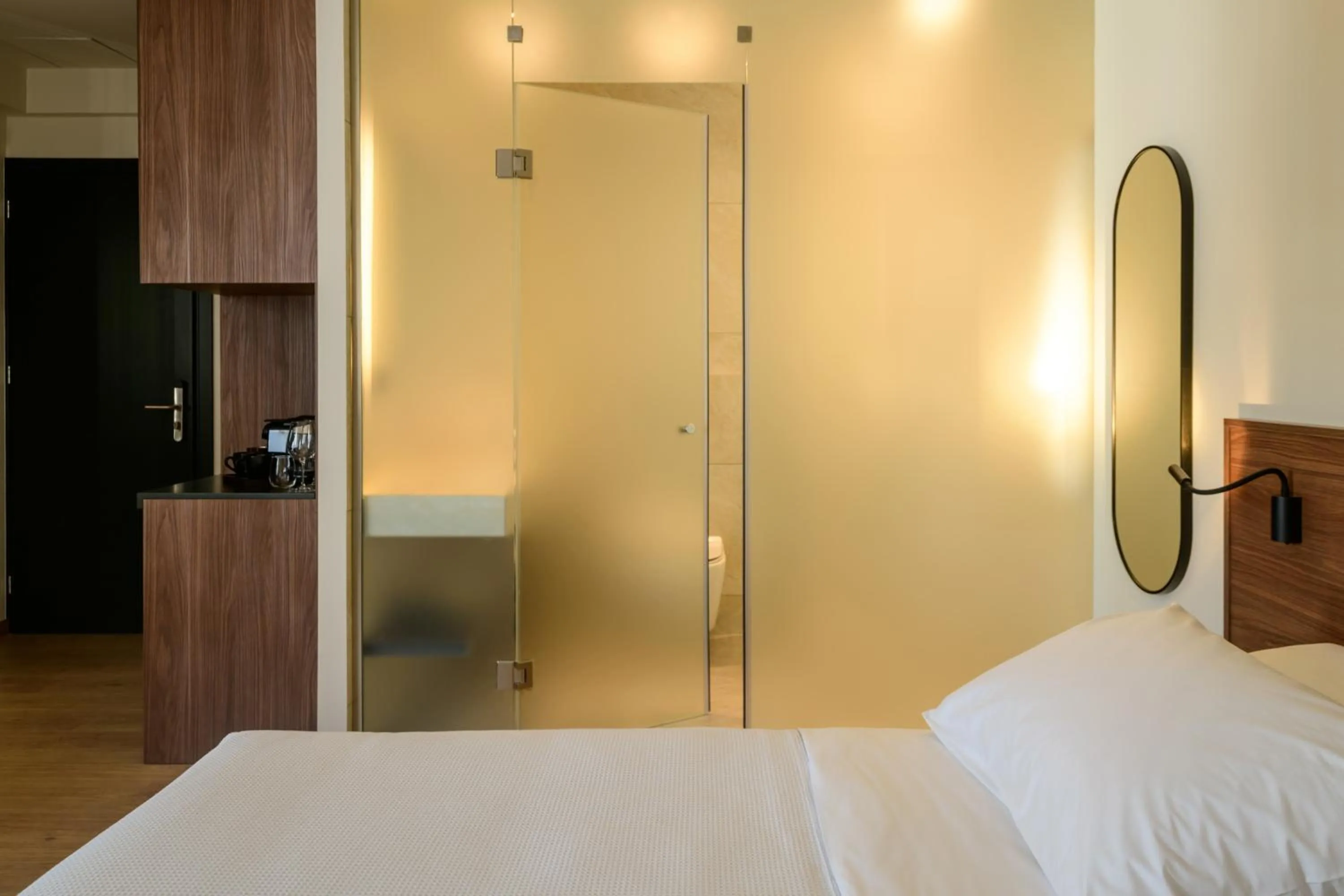 Photo of the whole room, Bed in Ermou 26 Hotel