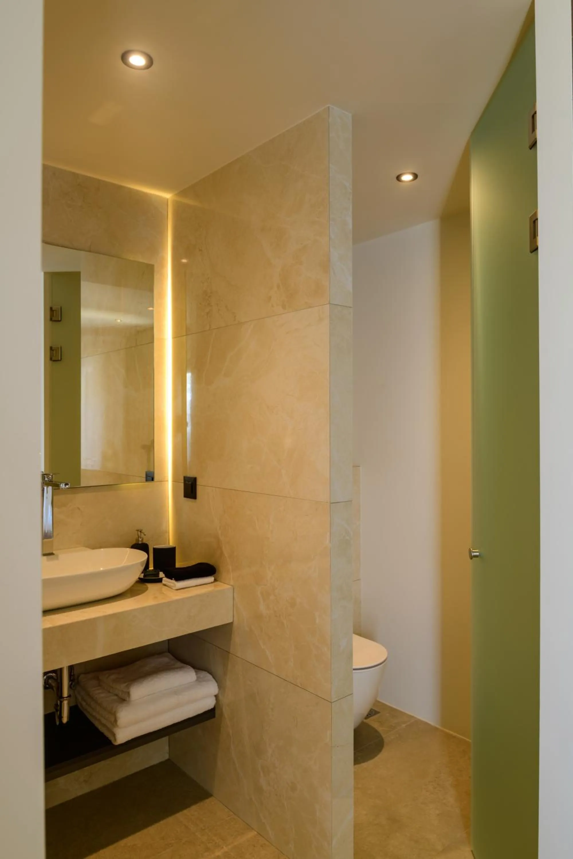 Bathroom in Ermou 26 Hotel