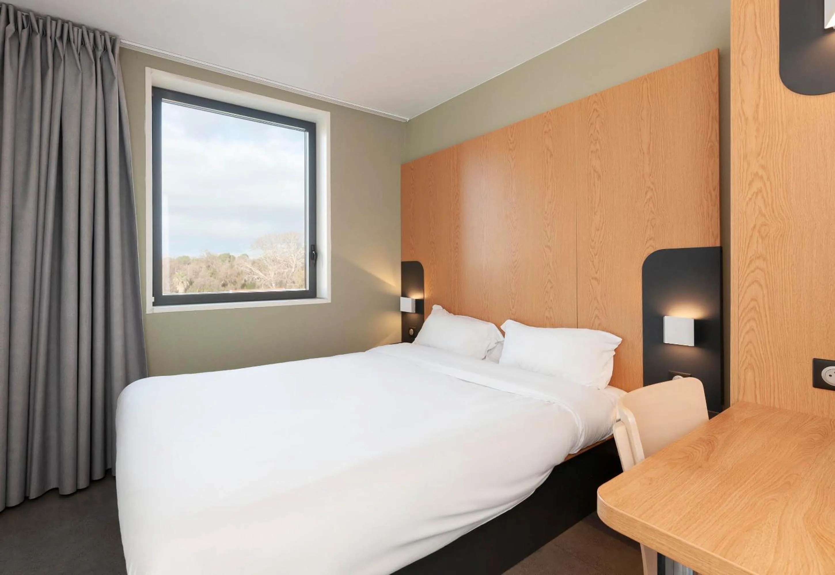 Bedroom, Bed in B&B HOTEL Bayonne Tarnos