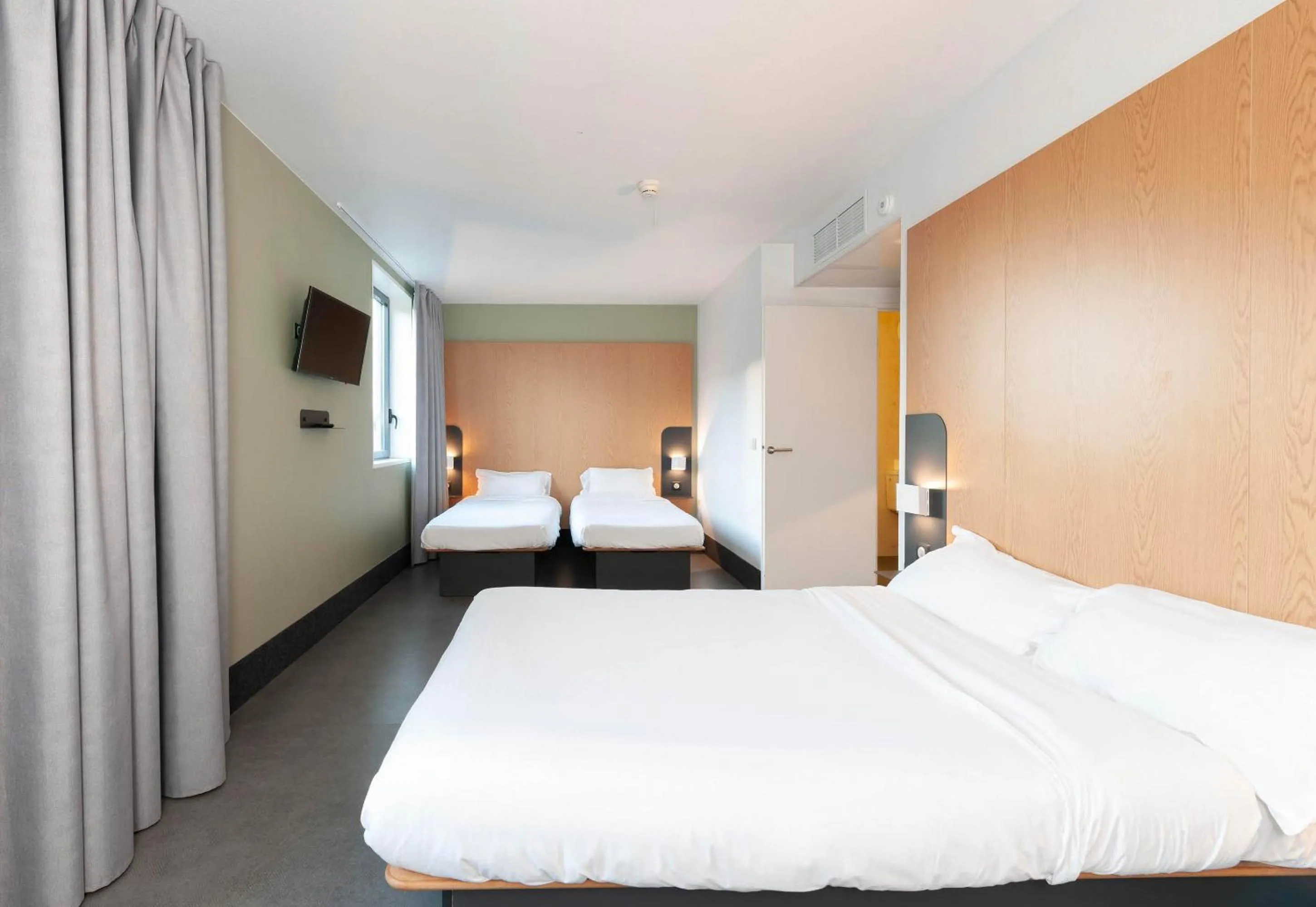 Bedroom, Bed in B&B HOTEL Bayonne Tarnos