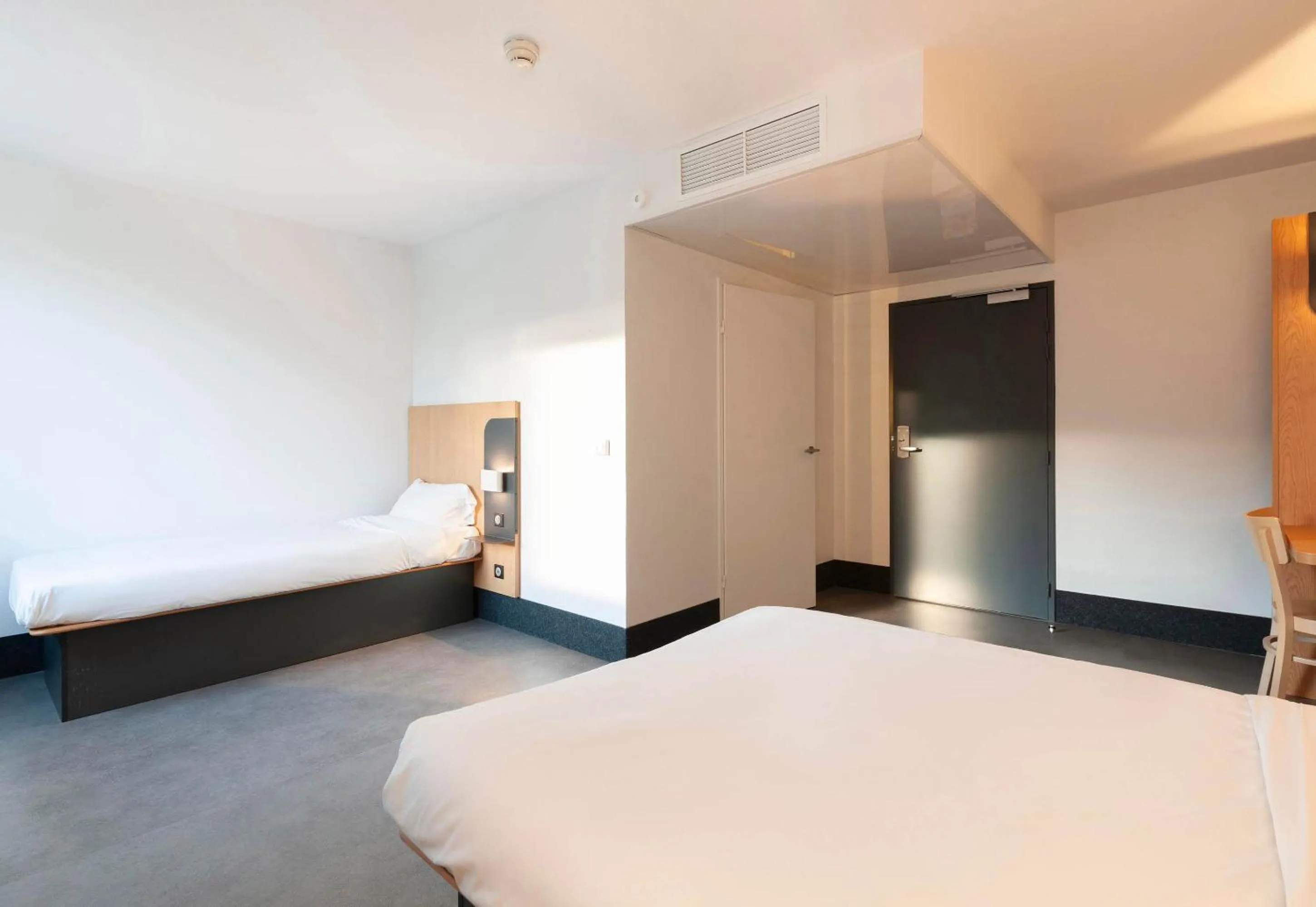 Bedroom, Bed in B&B HOTEL Bayonne Tarnos