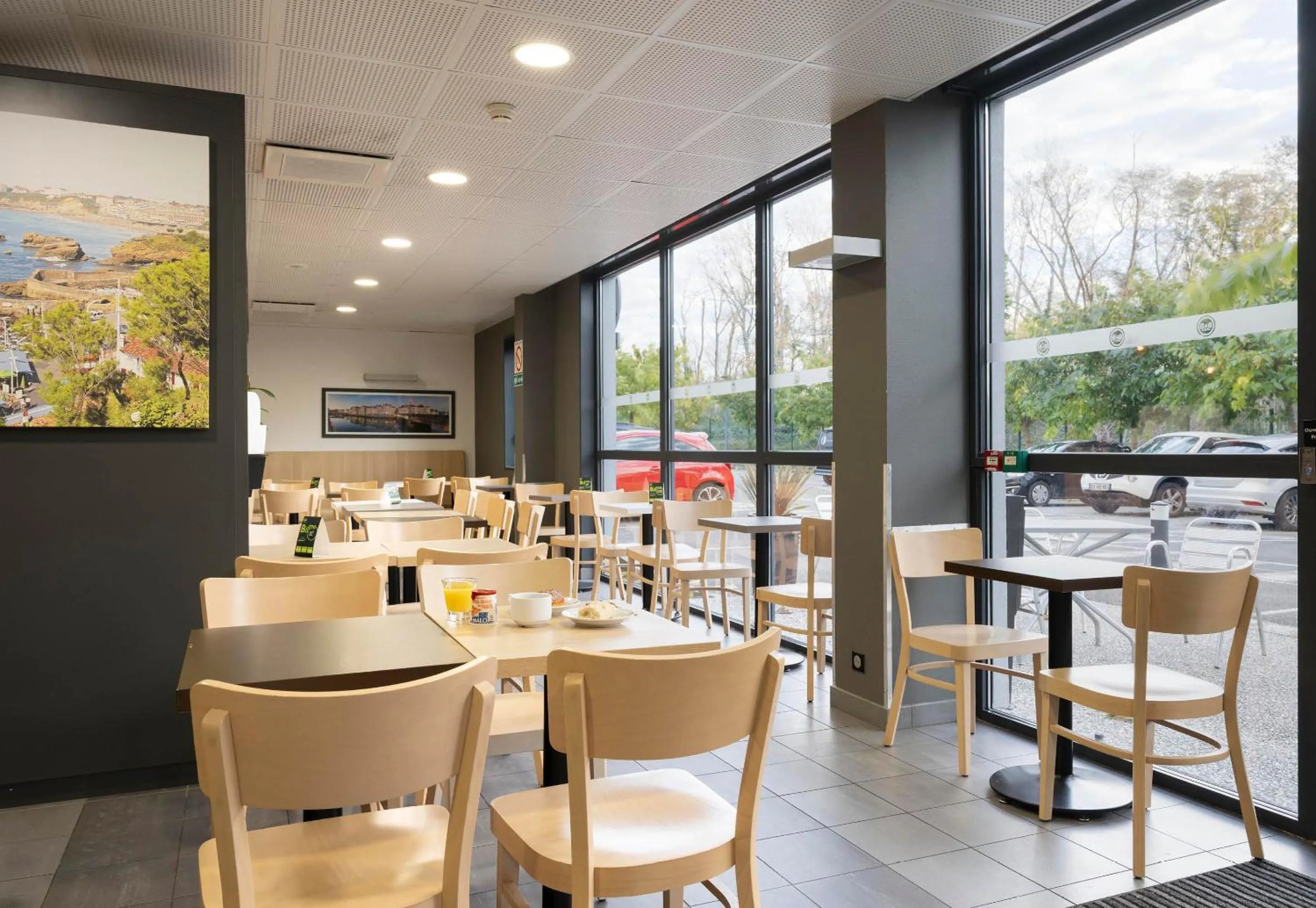 Restaurant/places to eat in B&B HOTEL Bayonne Tarnos