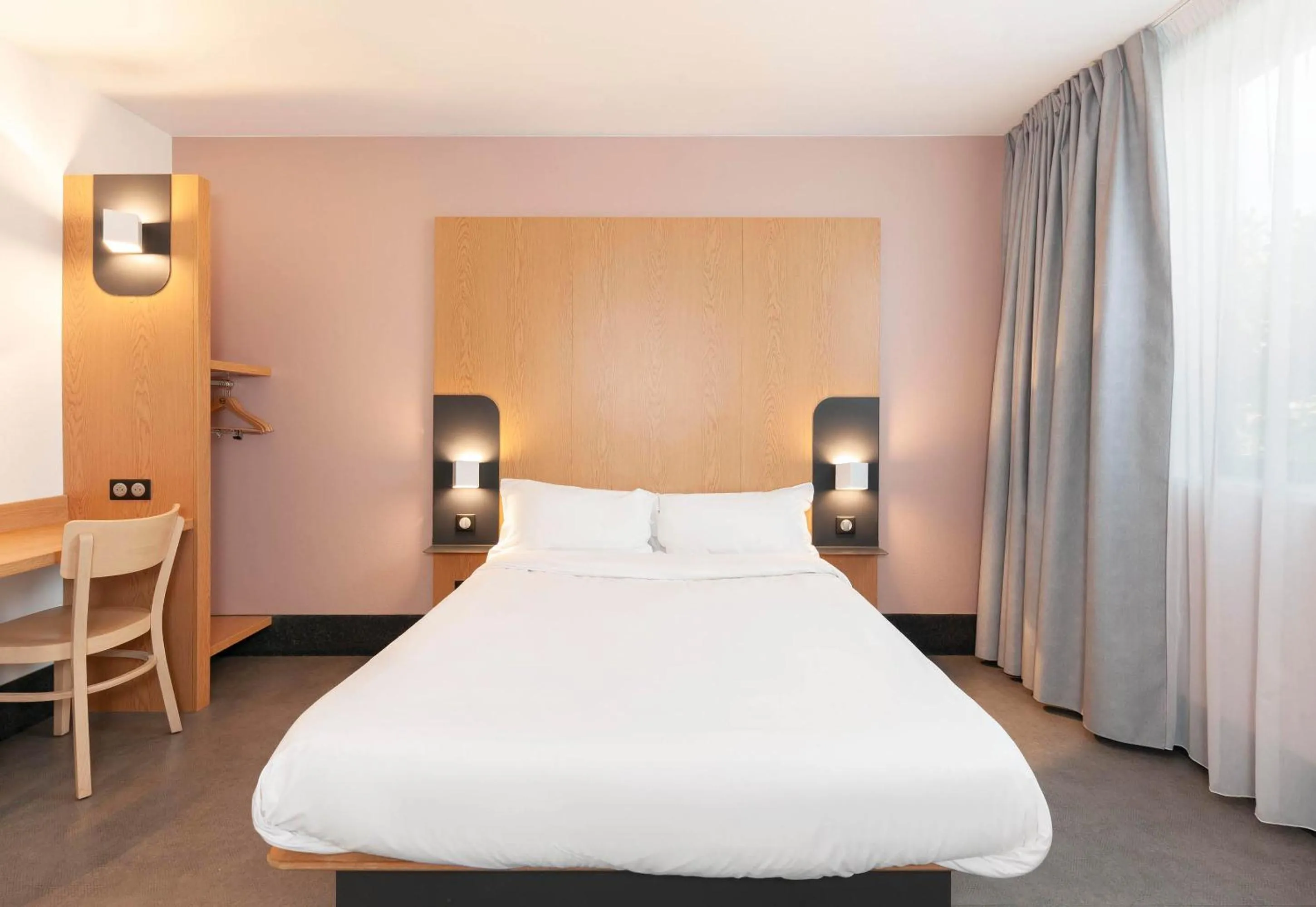 Bedroom, Bed in B&B HOTEL Bayonne Tarnos