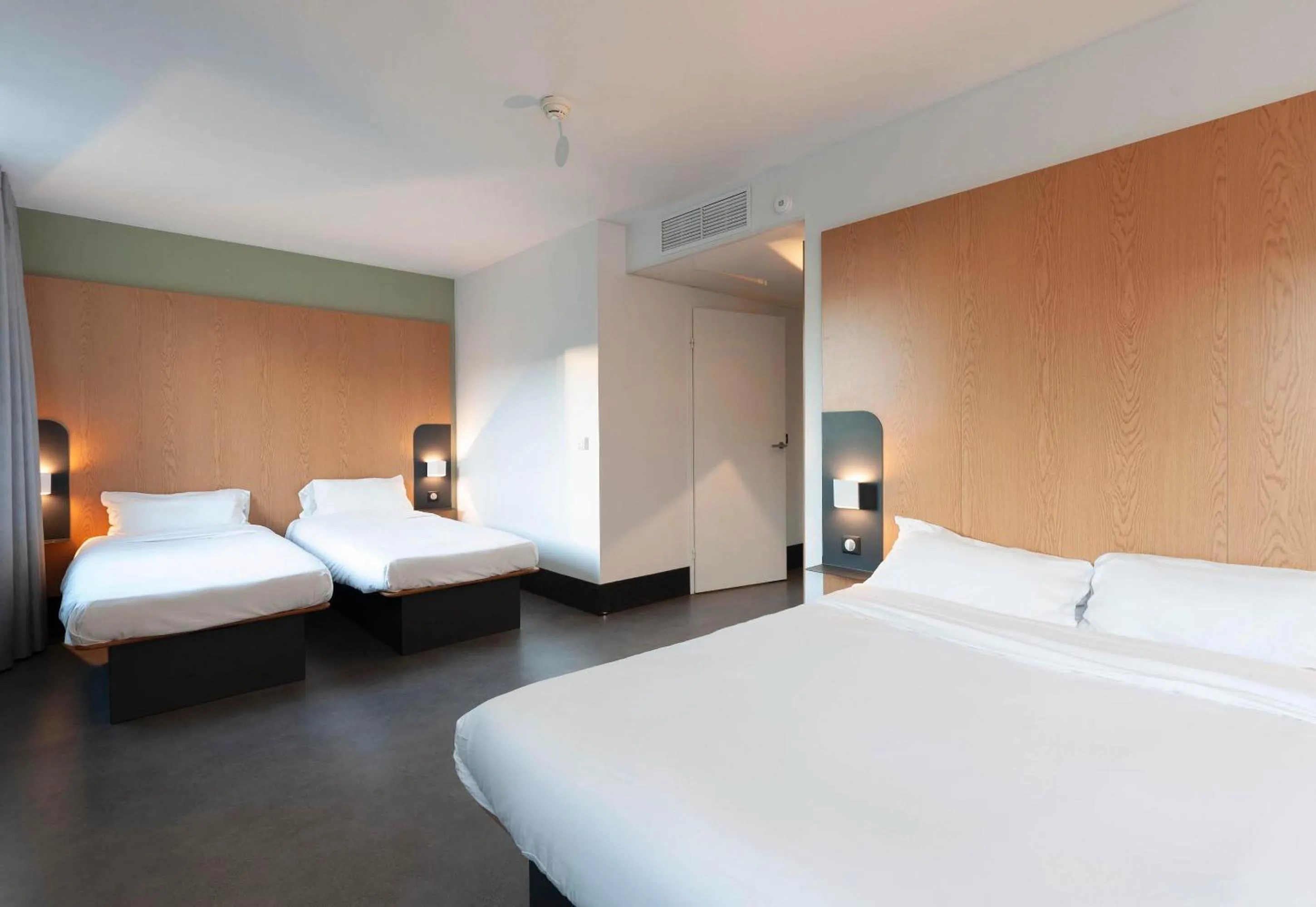 Bedroom, Bed in B&B HOTEL Bayonne Tarnos