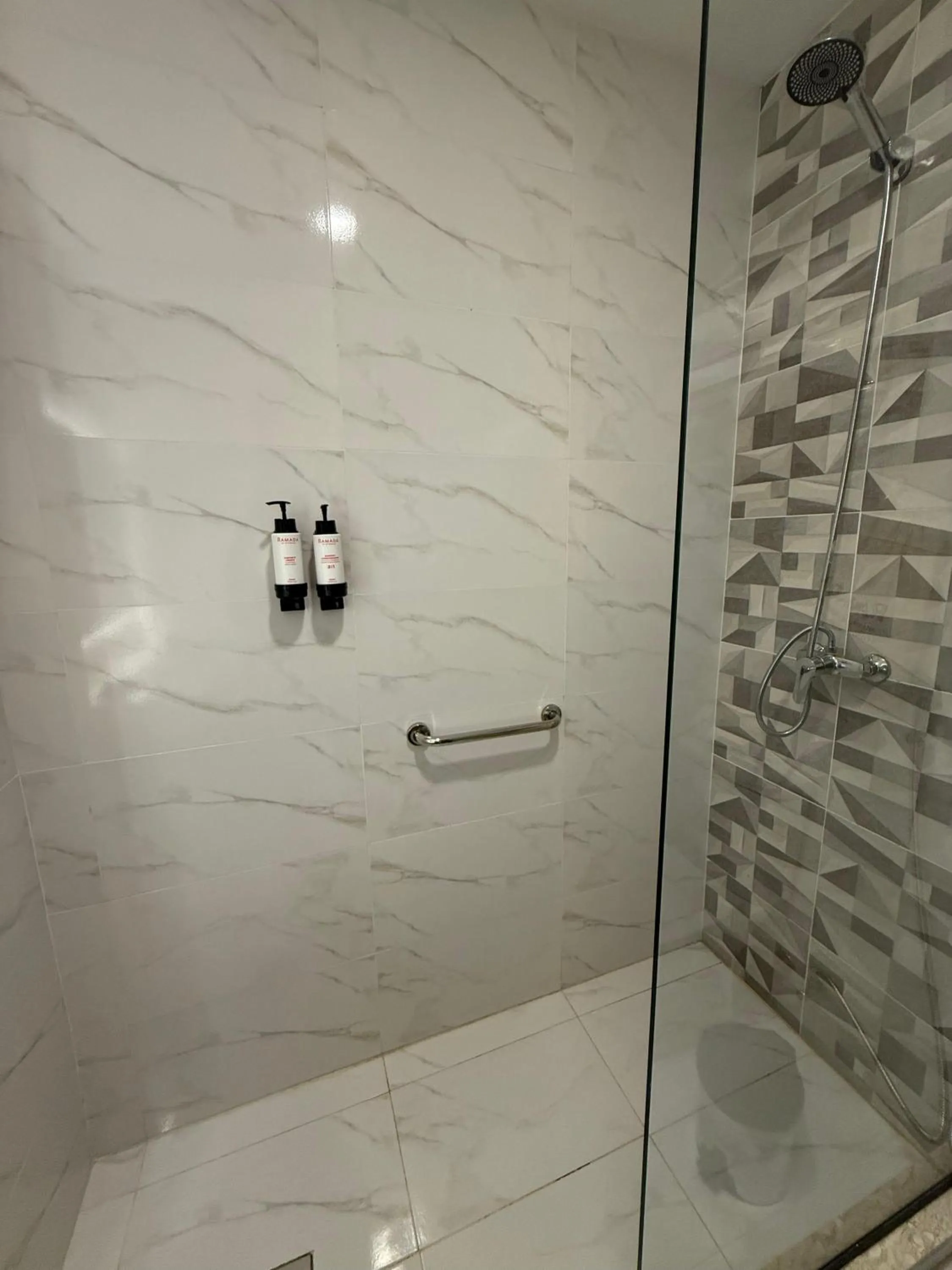 Ramada Suites by Wyndham Asuncion Aeropuerto