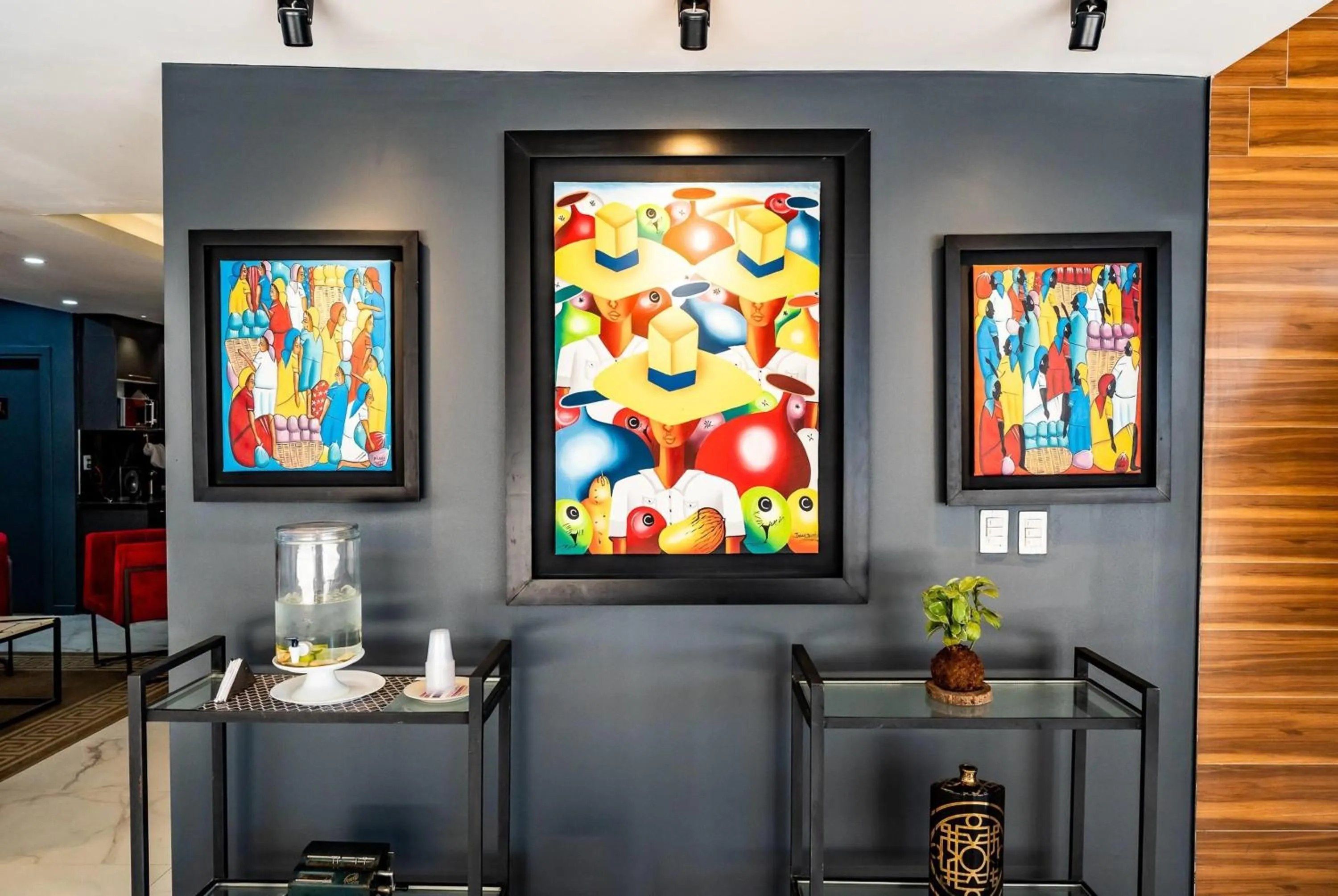 Lobby or reception in Ramada Suites by Wyndham Asuncion Aeropuerto