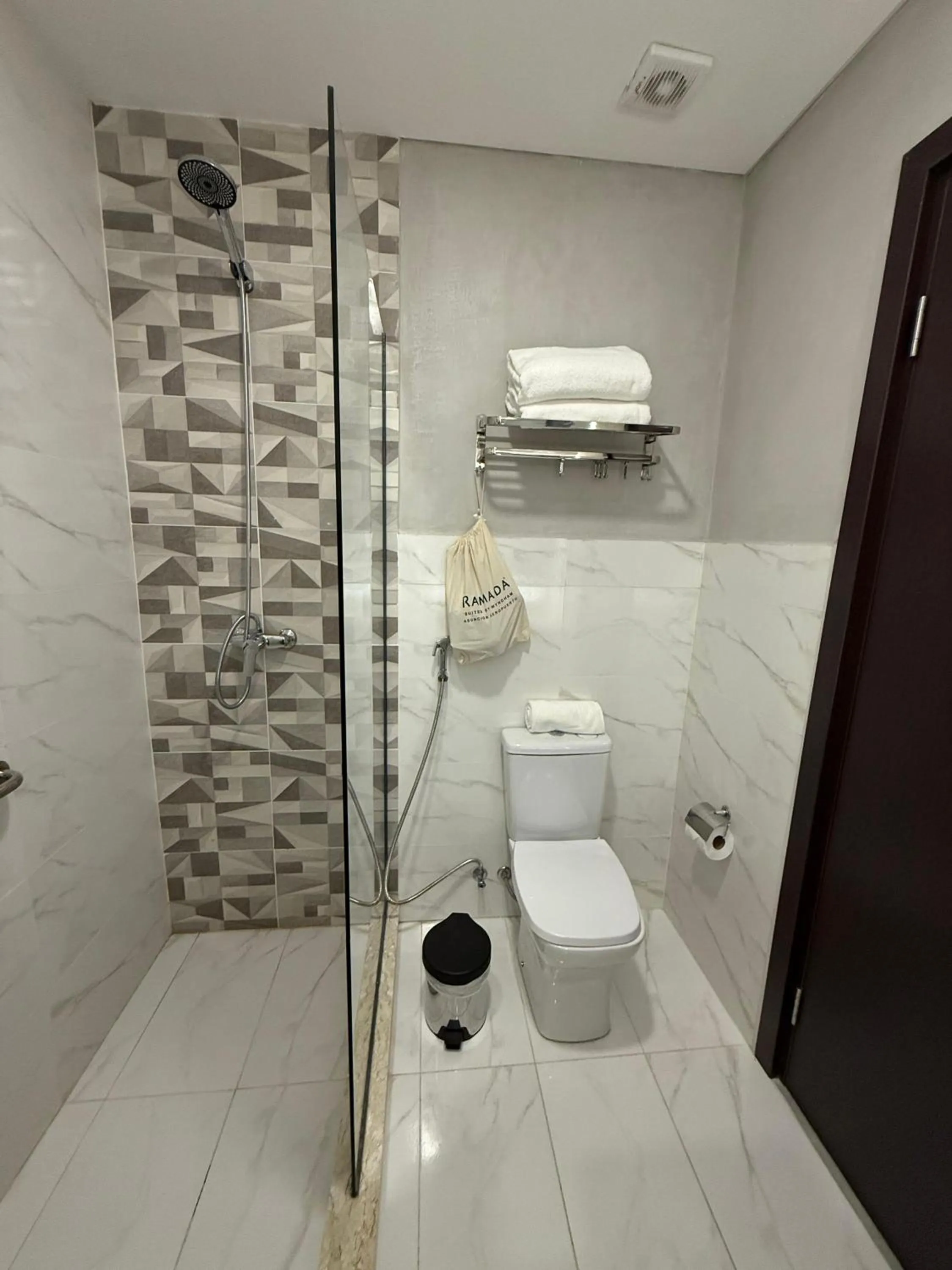 Ramada Suites by Wyndham Asuncion Aeropuerto