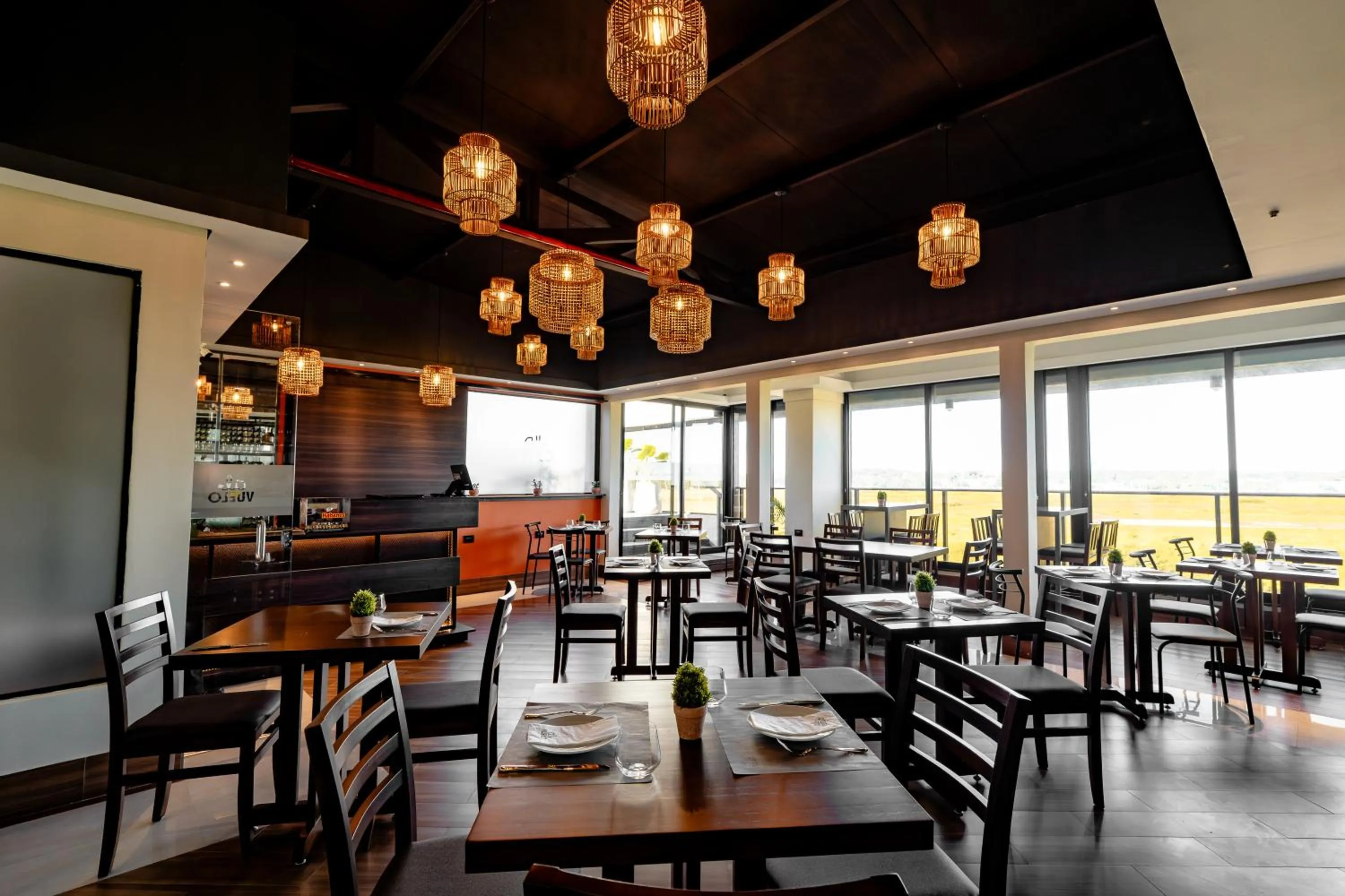 Restaurant/places to eat in Ramada Suites by Wyndham Asuncion Aeropuerto