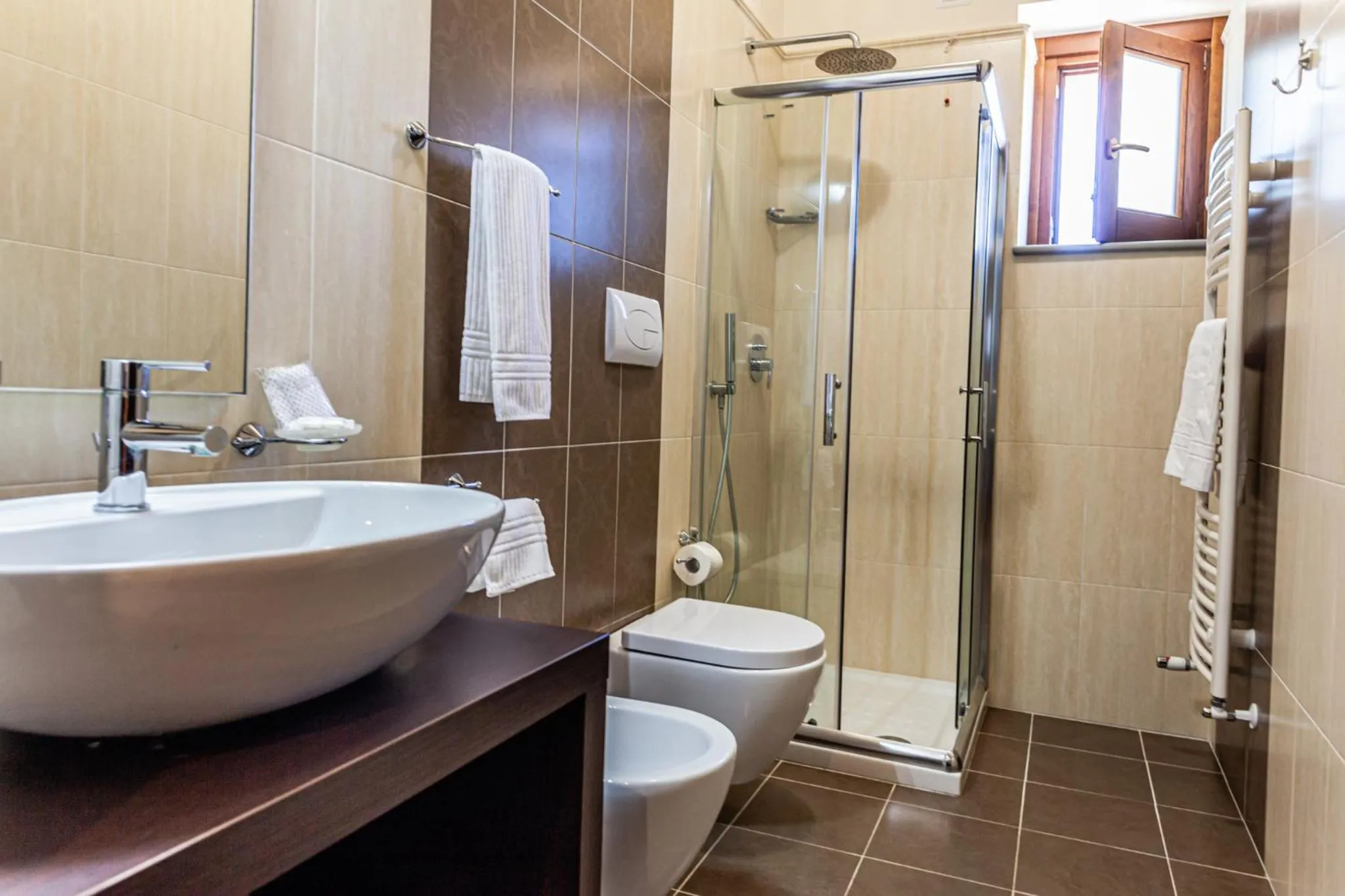 Shower in Villa Ginevra Resort Agrituristico