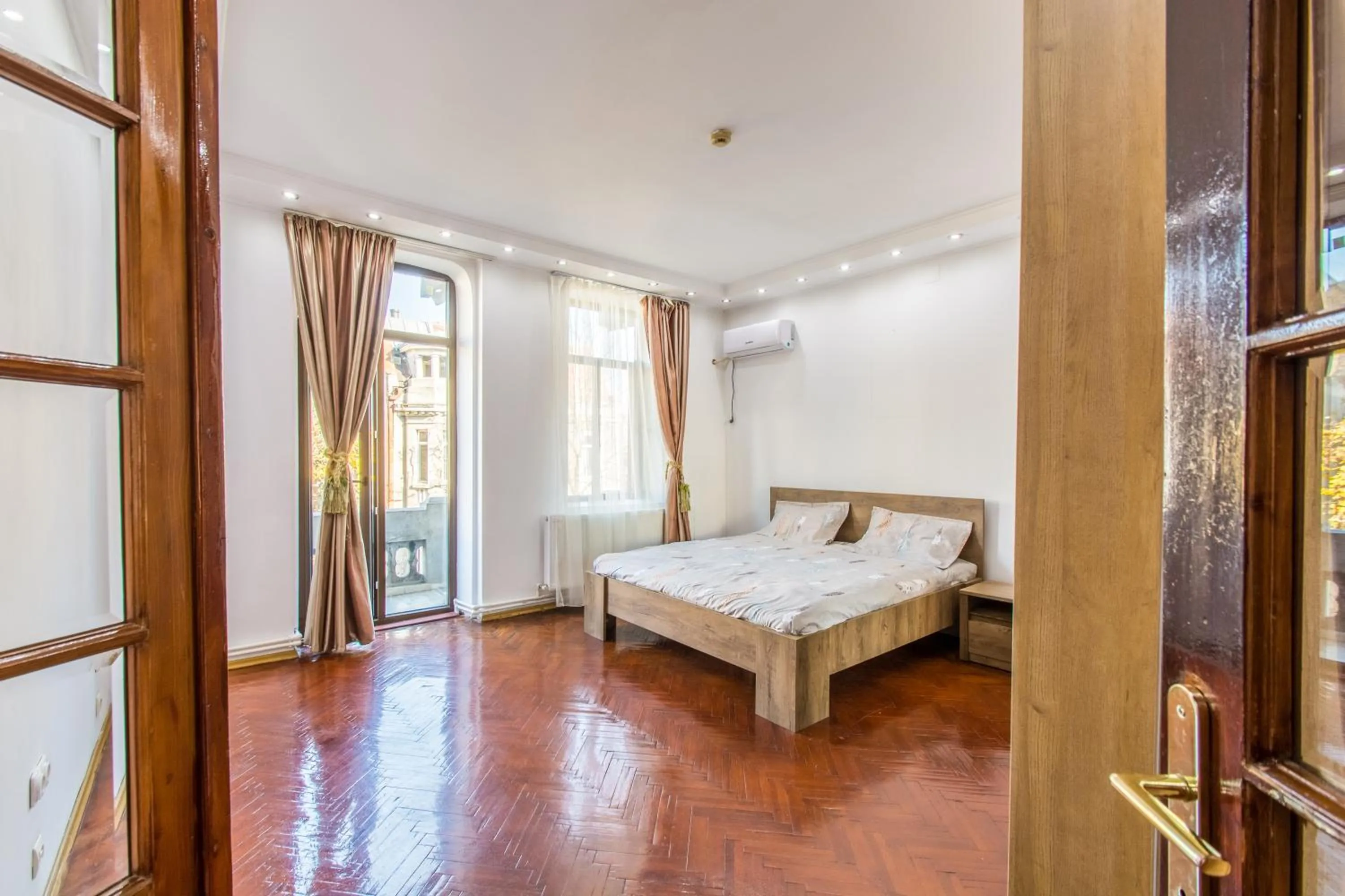 Bathroom, Bed in Apartment Faryna