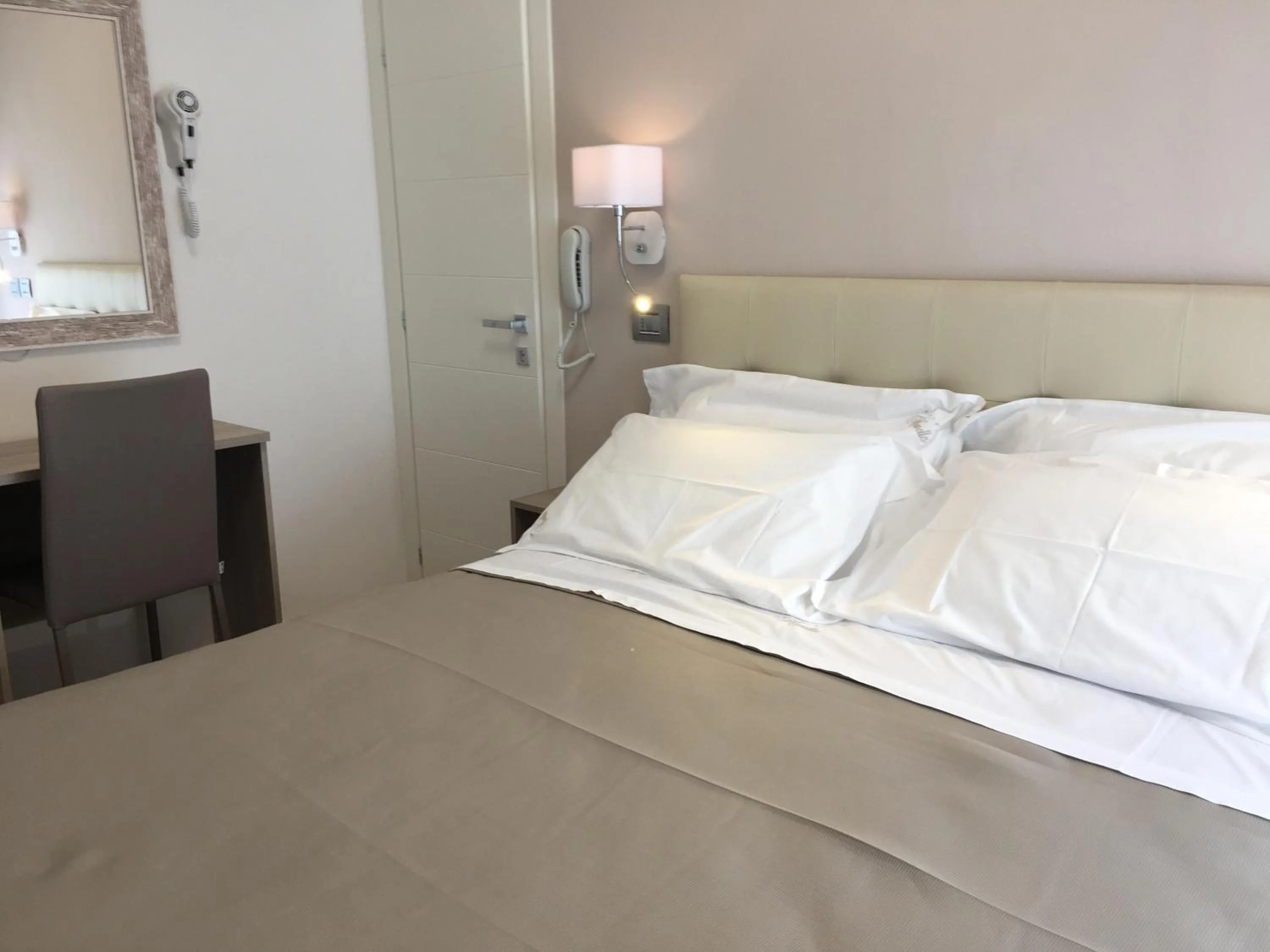 Photo of the whole room in Hotel Novella