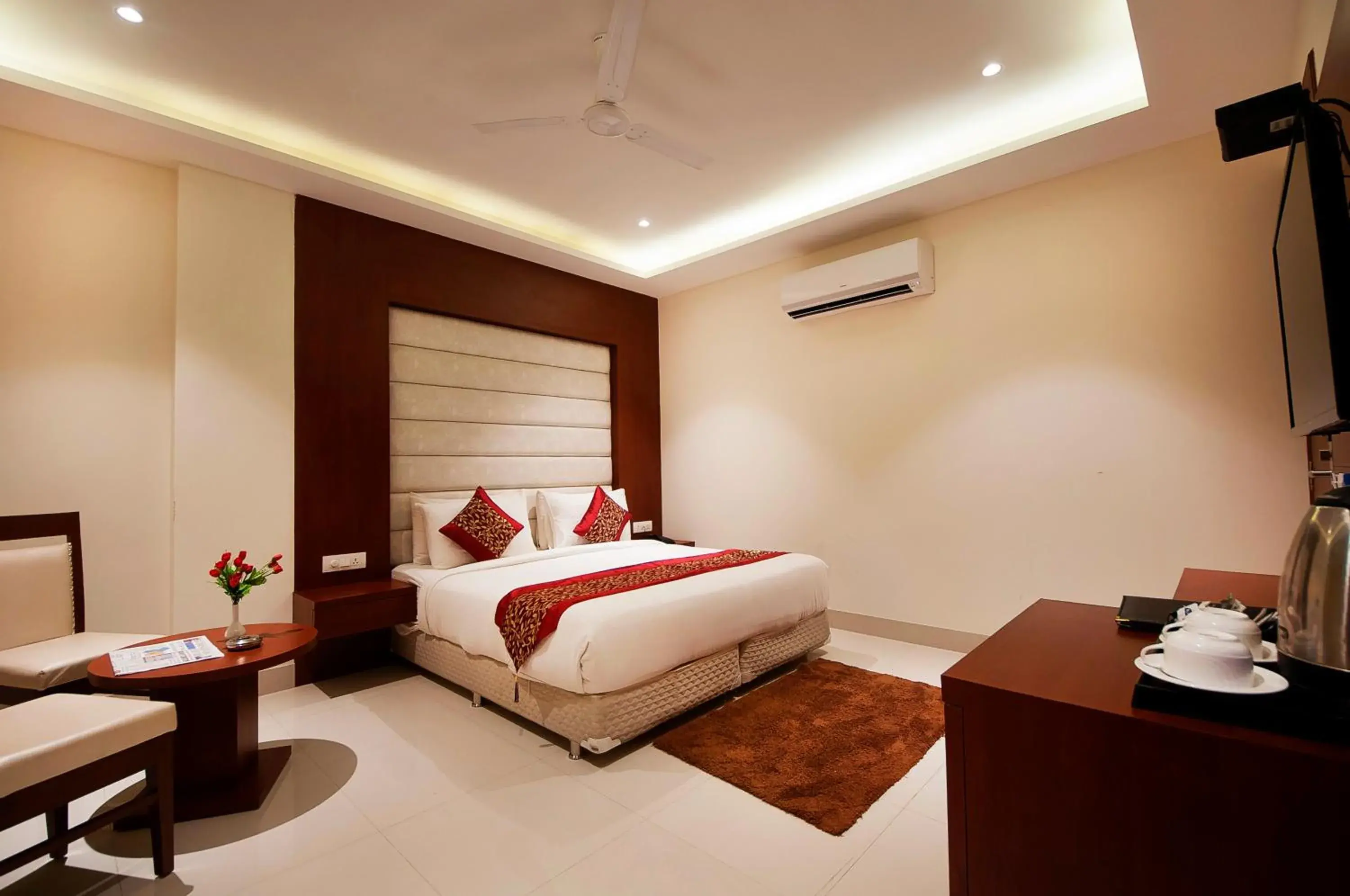 Superior King Room in Hotel Z Suites Delhi Airport Mahipalpur- FREE Airport Pickup & Drop Superior King Room in Hotel Z Suites Delhi Airport Mahipalpur- FREE Airport Pickup & Drop