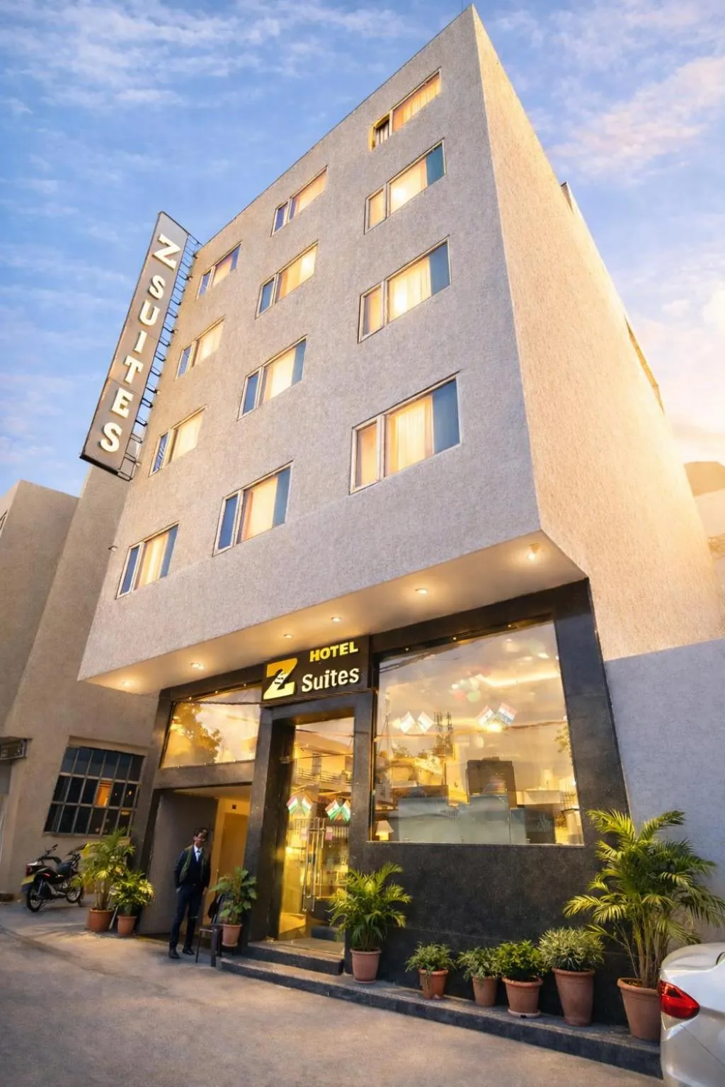 Hotel Z Suites Delhi Airport Mahipalpur- FREE Airport Pickup & Drop