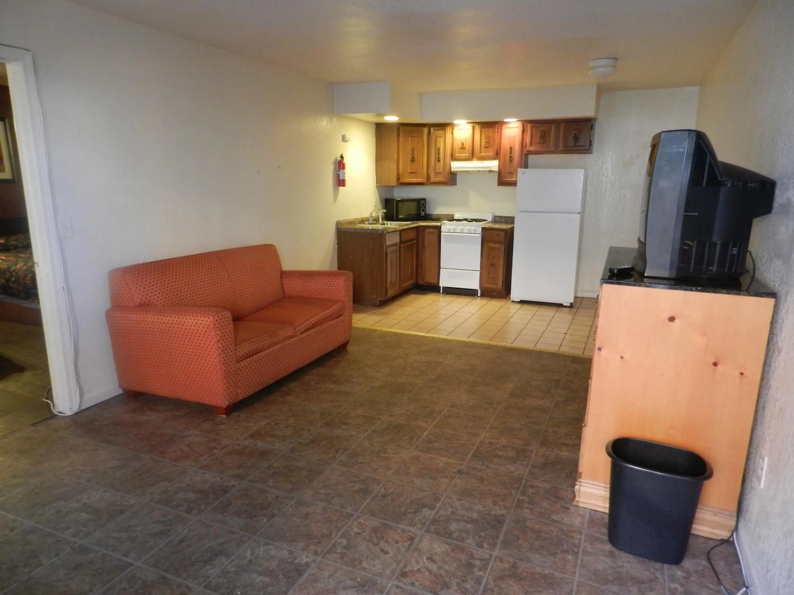 Kitchen or kitchenette in Seagem Motel and Apartments