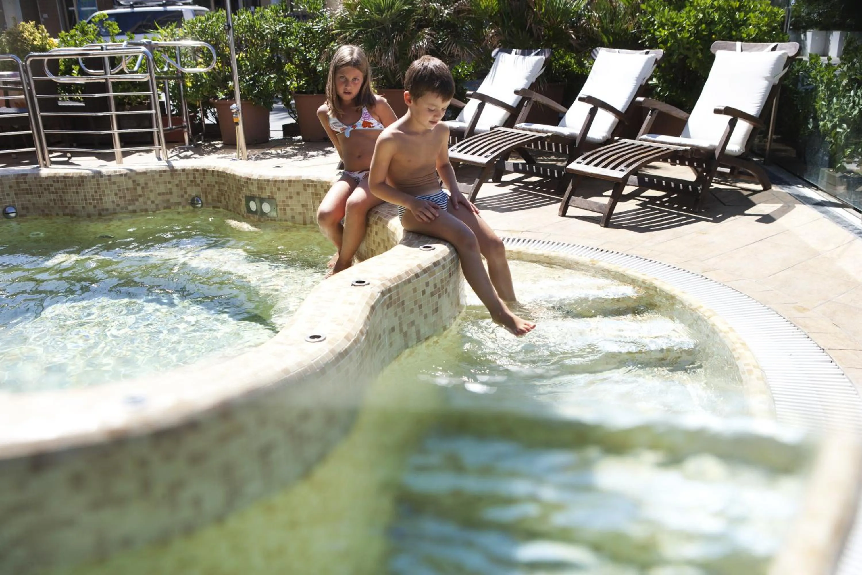 People in Hotel Adlon - FRONTE MARE