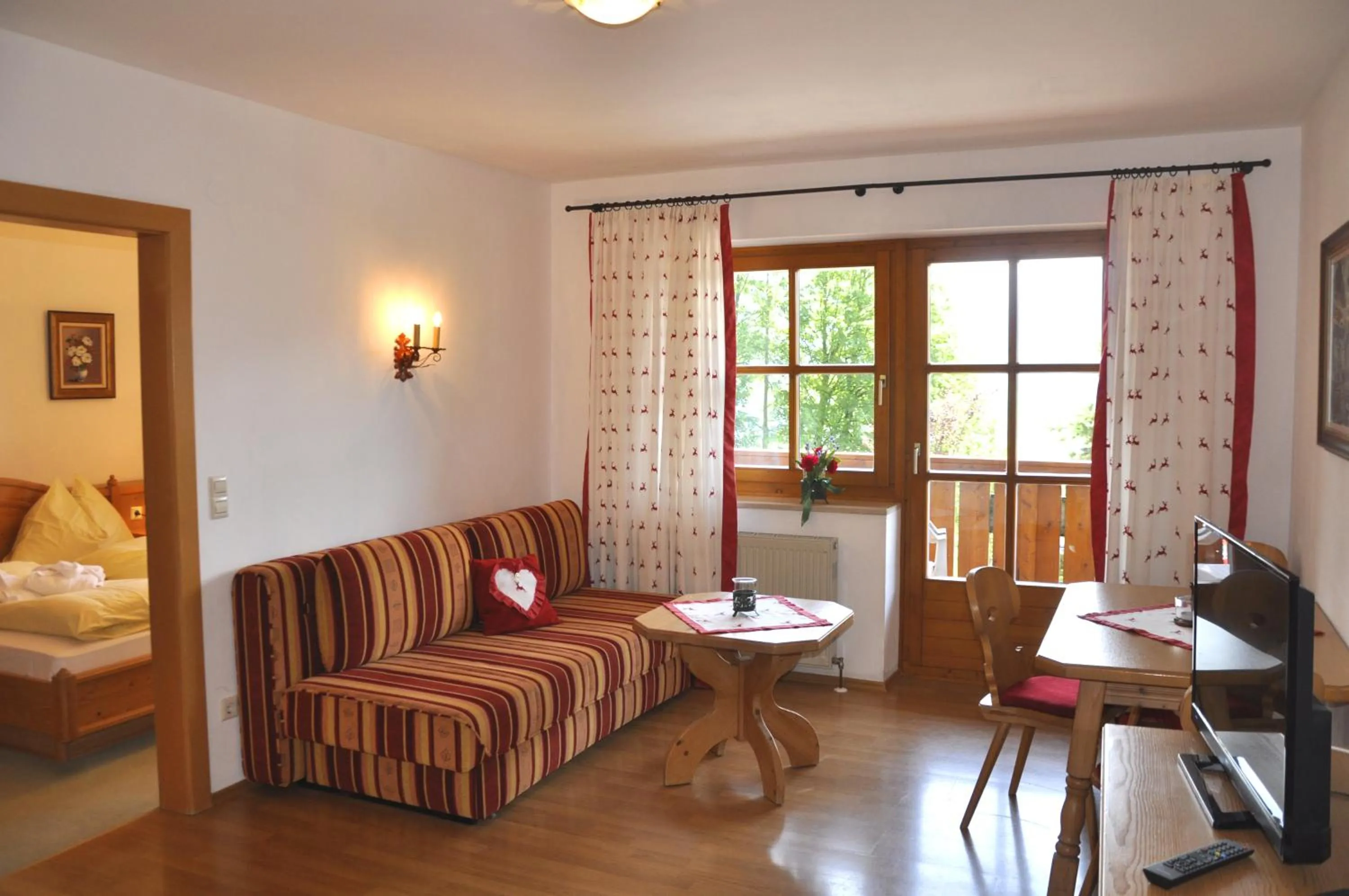 Photo of the whole room, Bed in Chalet Zauberflöte