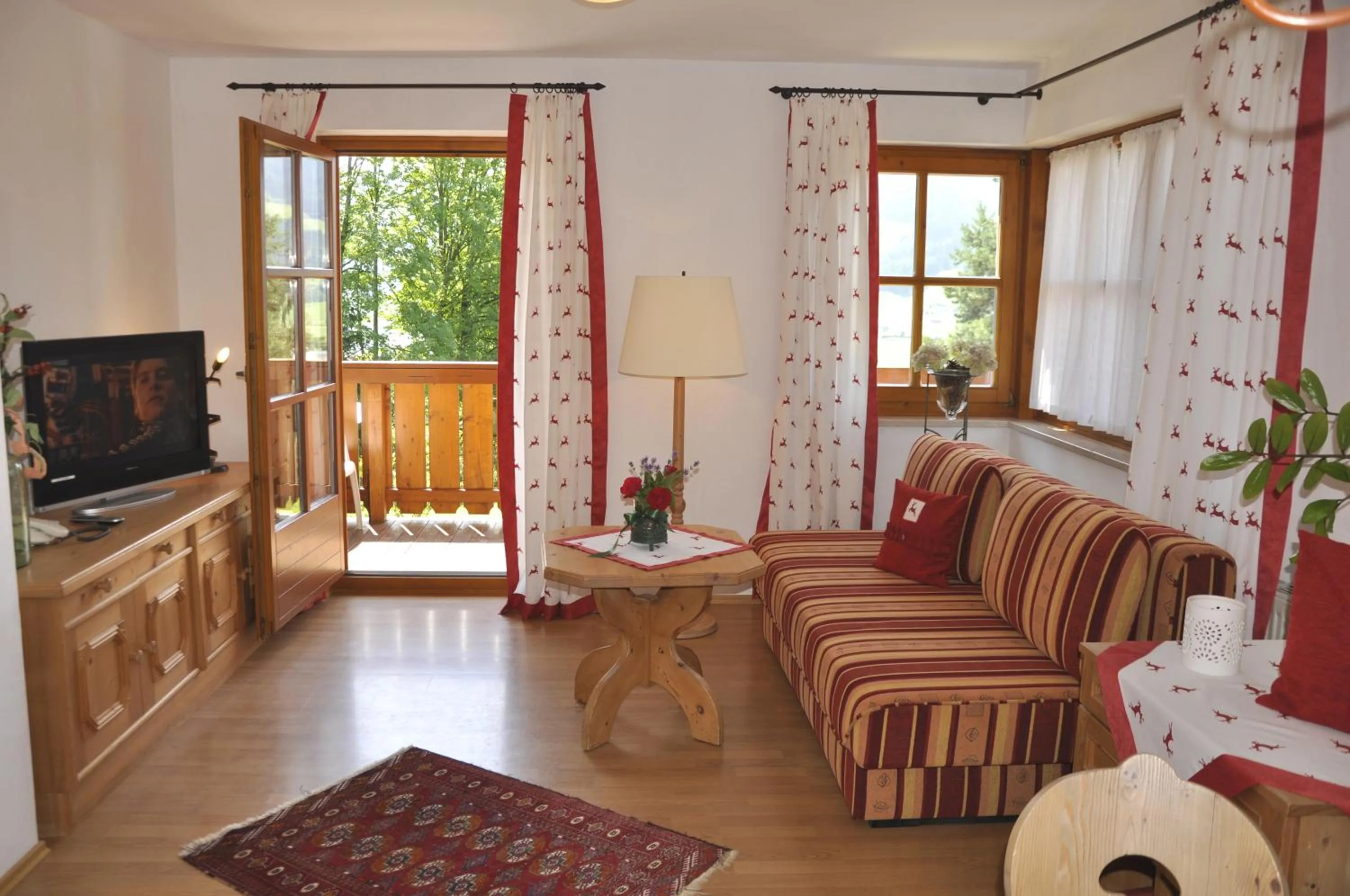 Photo of the whole room, Bed in Chalet Zauberflöte