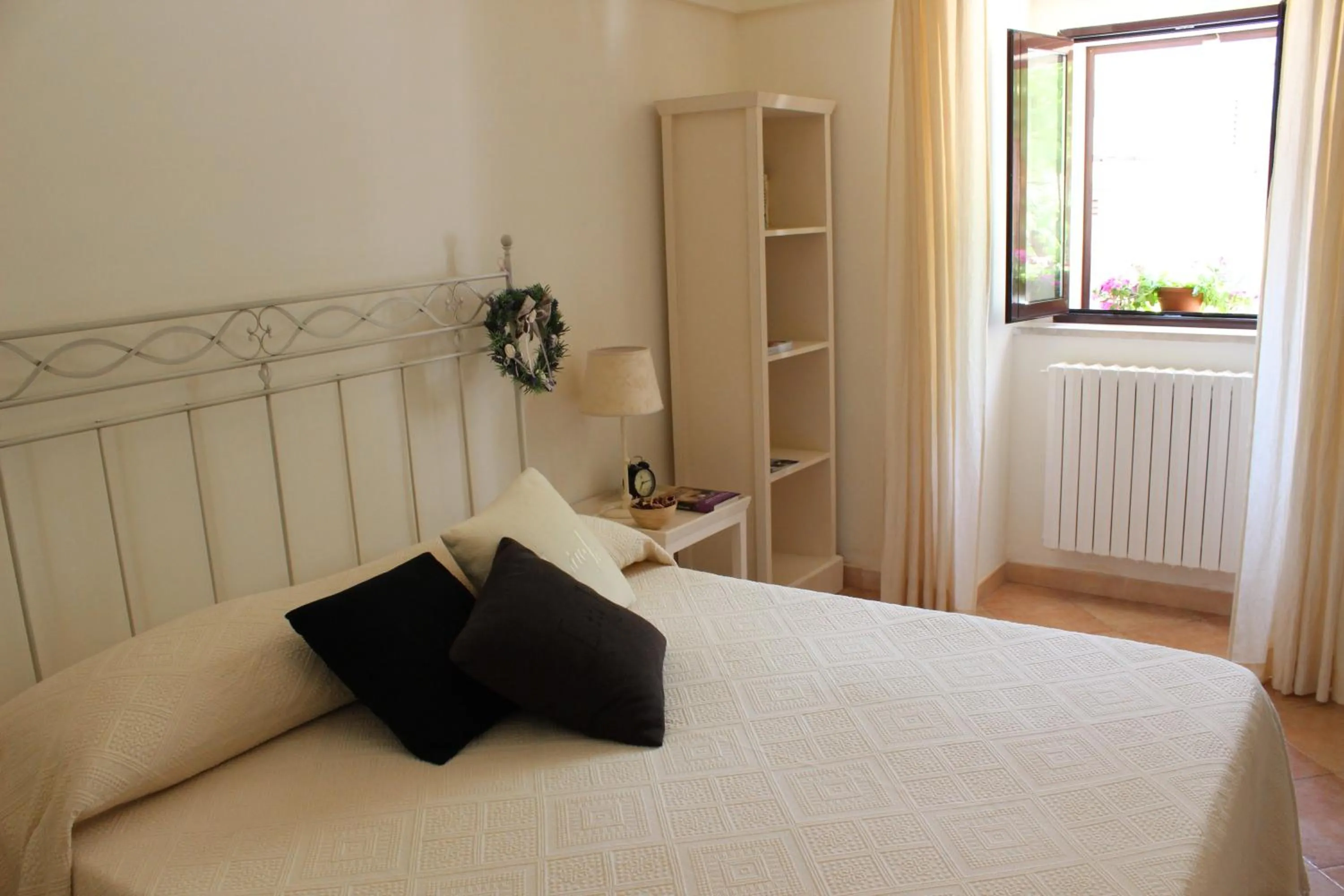 Property building, Bed in Fiordilavanda