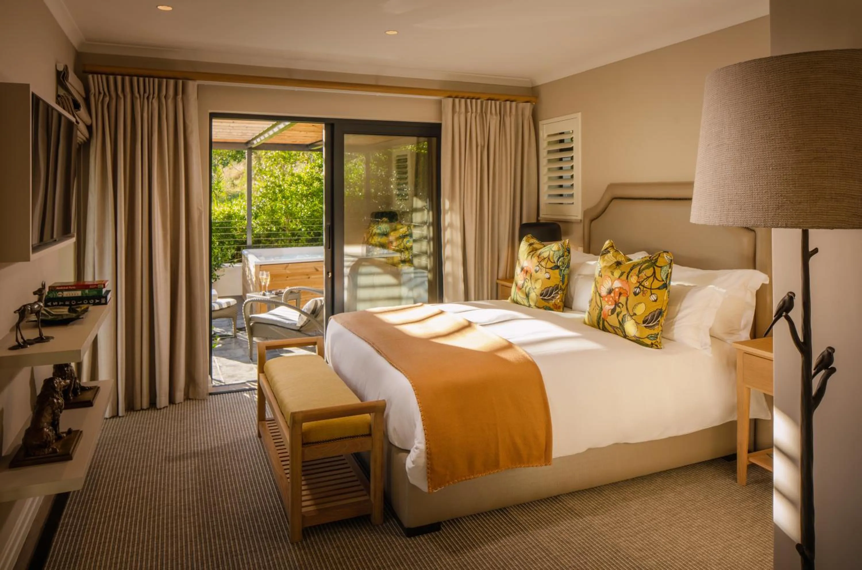 Photo of the whole room, Bed in Leeu Estates