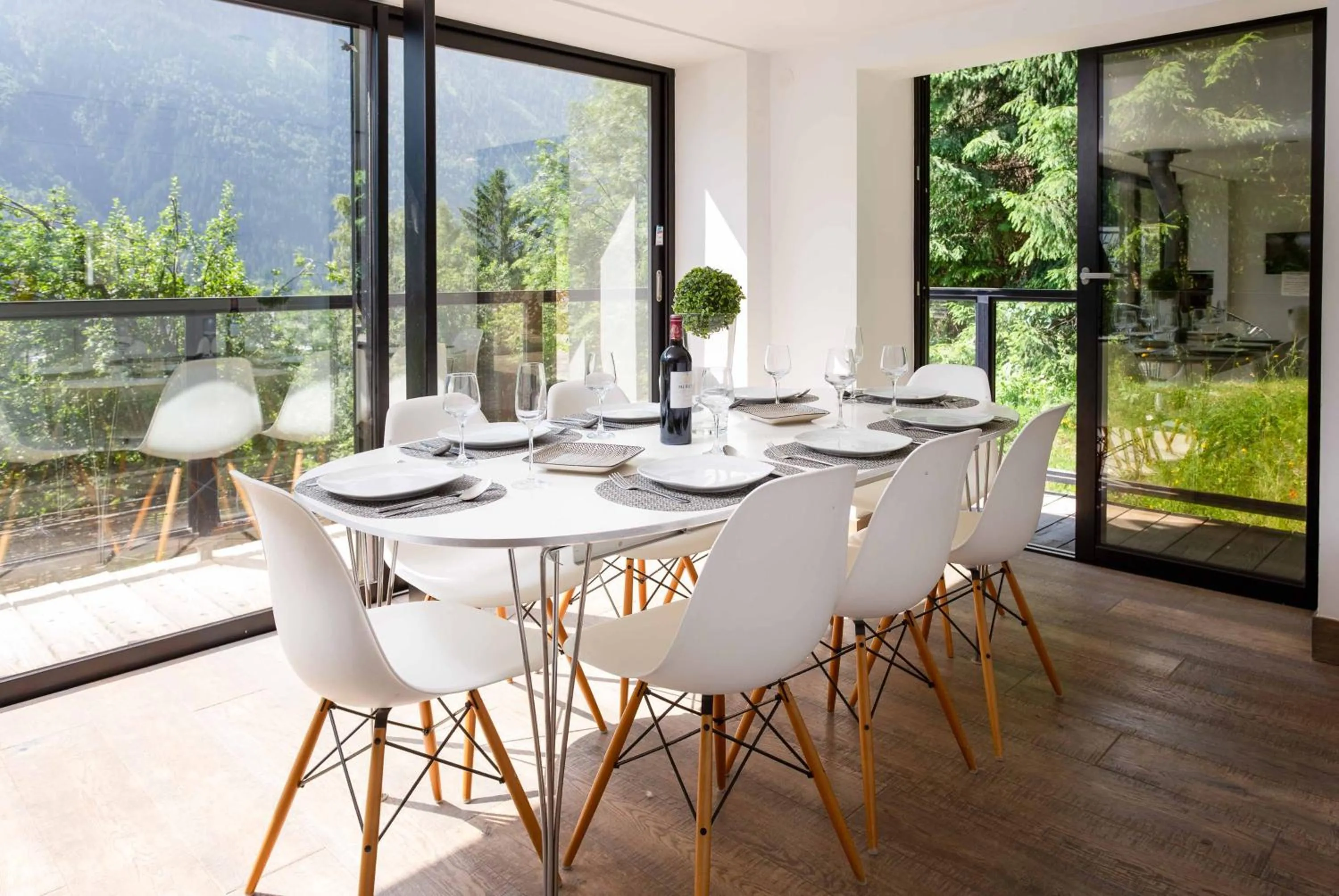 Dining area in Chalet La Source - Chamonix All Year