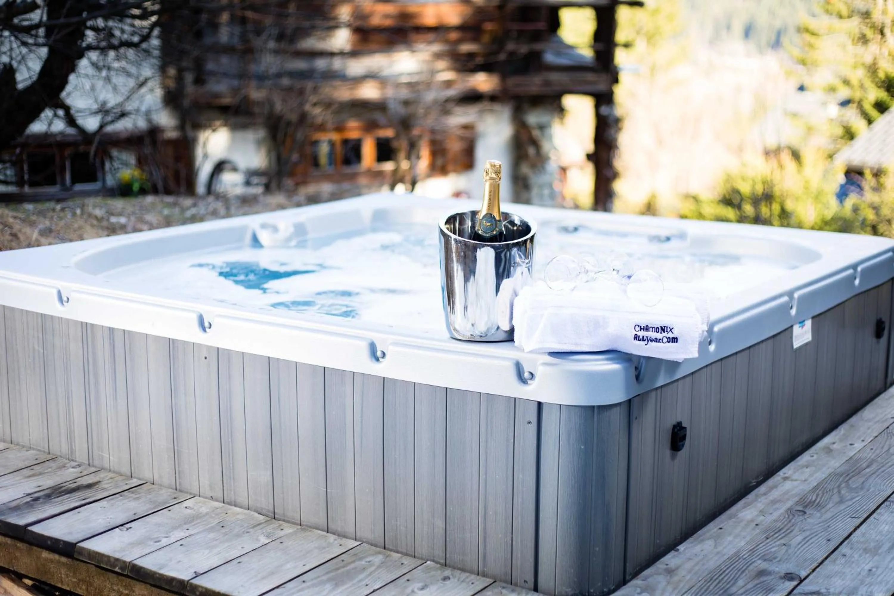 Hot Tub in Chalet La Source - Chamonix All Year