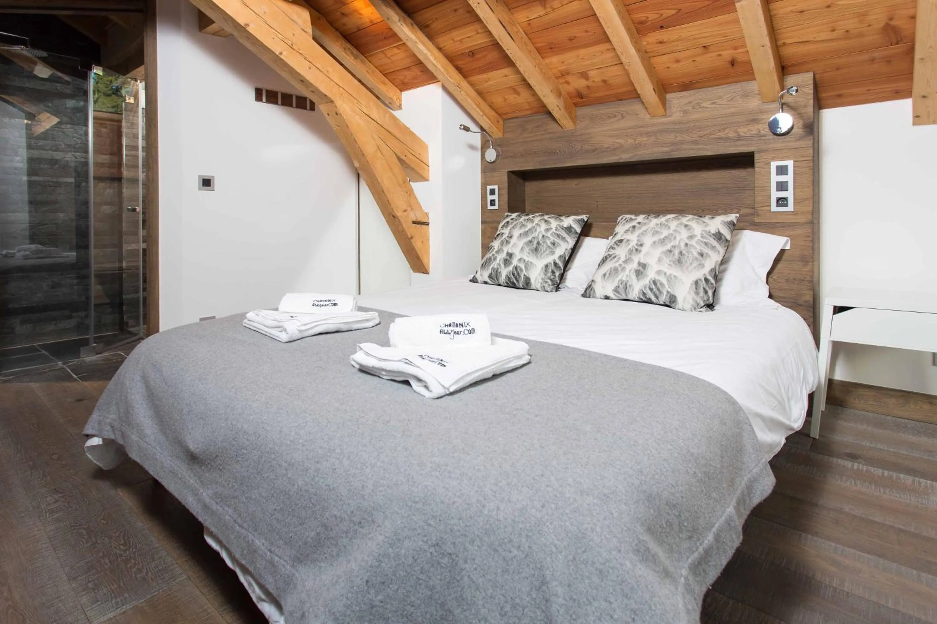 Bedroom, Bed in Chalet La Source - Chamonix All Year
