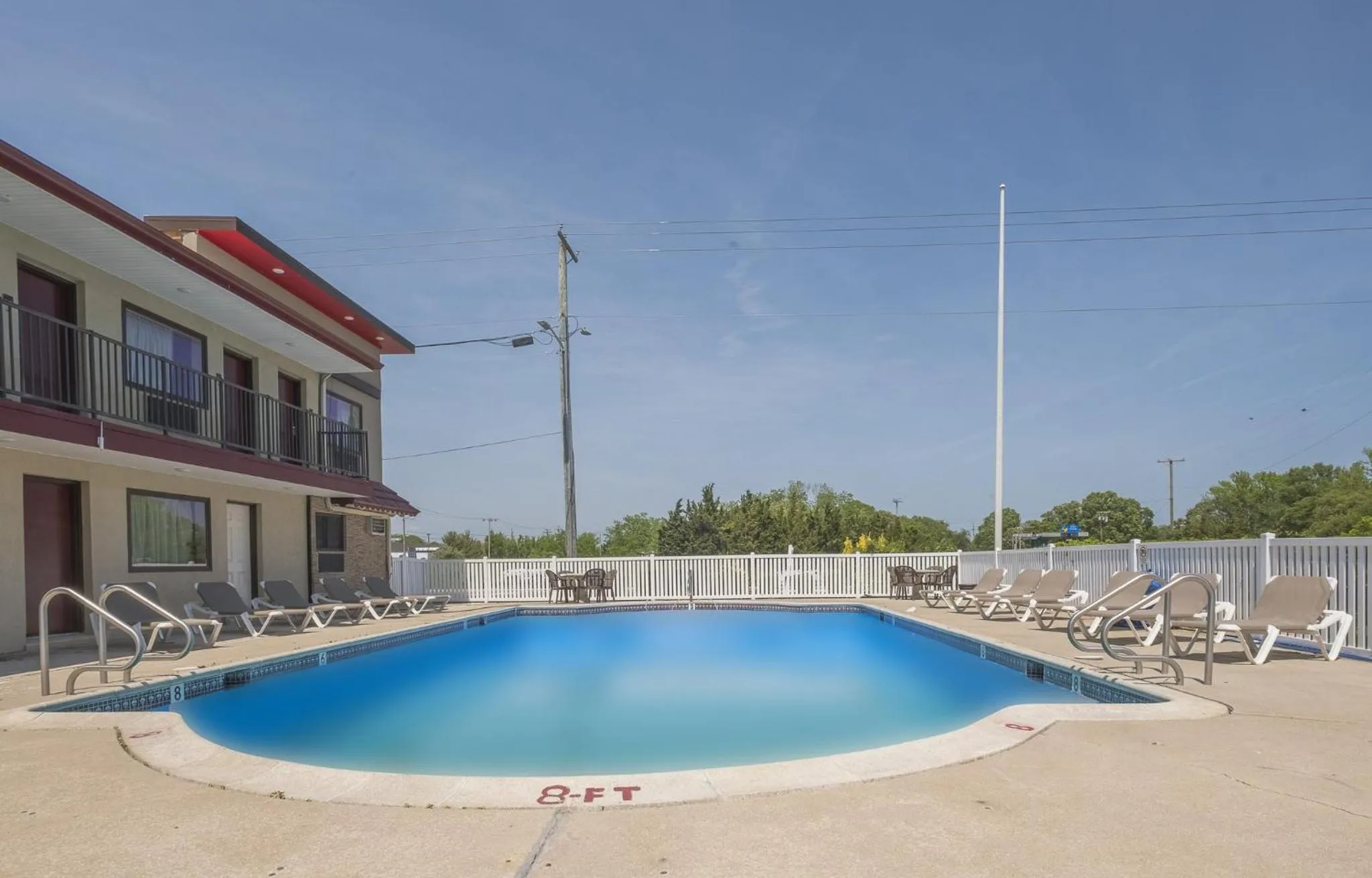 Swimming pool in Red Roof Inn Wildwood – Cape May/Rio Grande