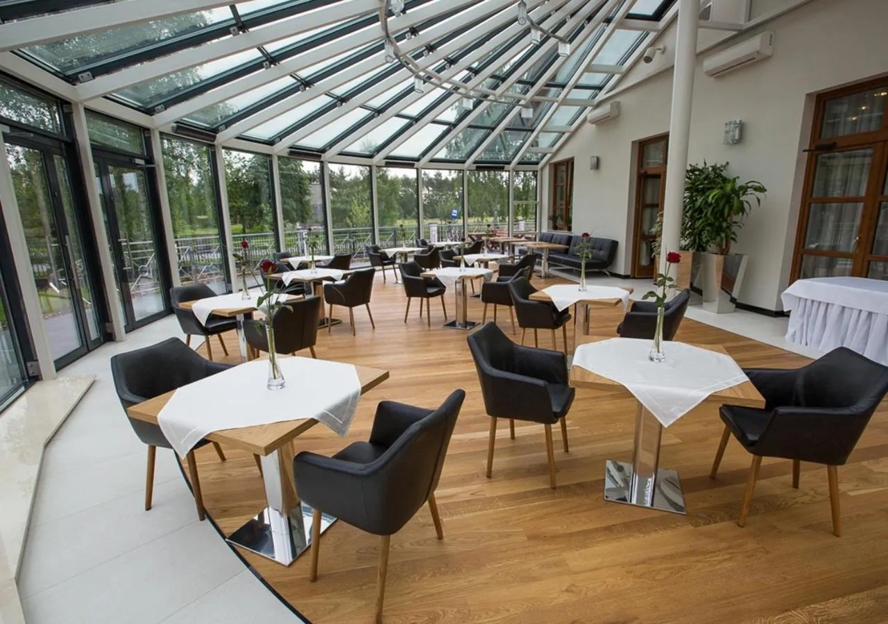 Restaurant/places to eat in Hotel KARO