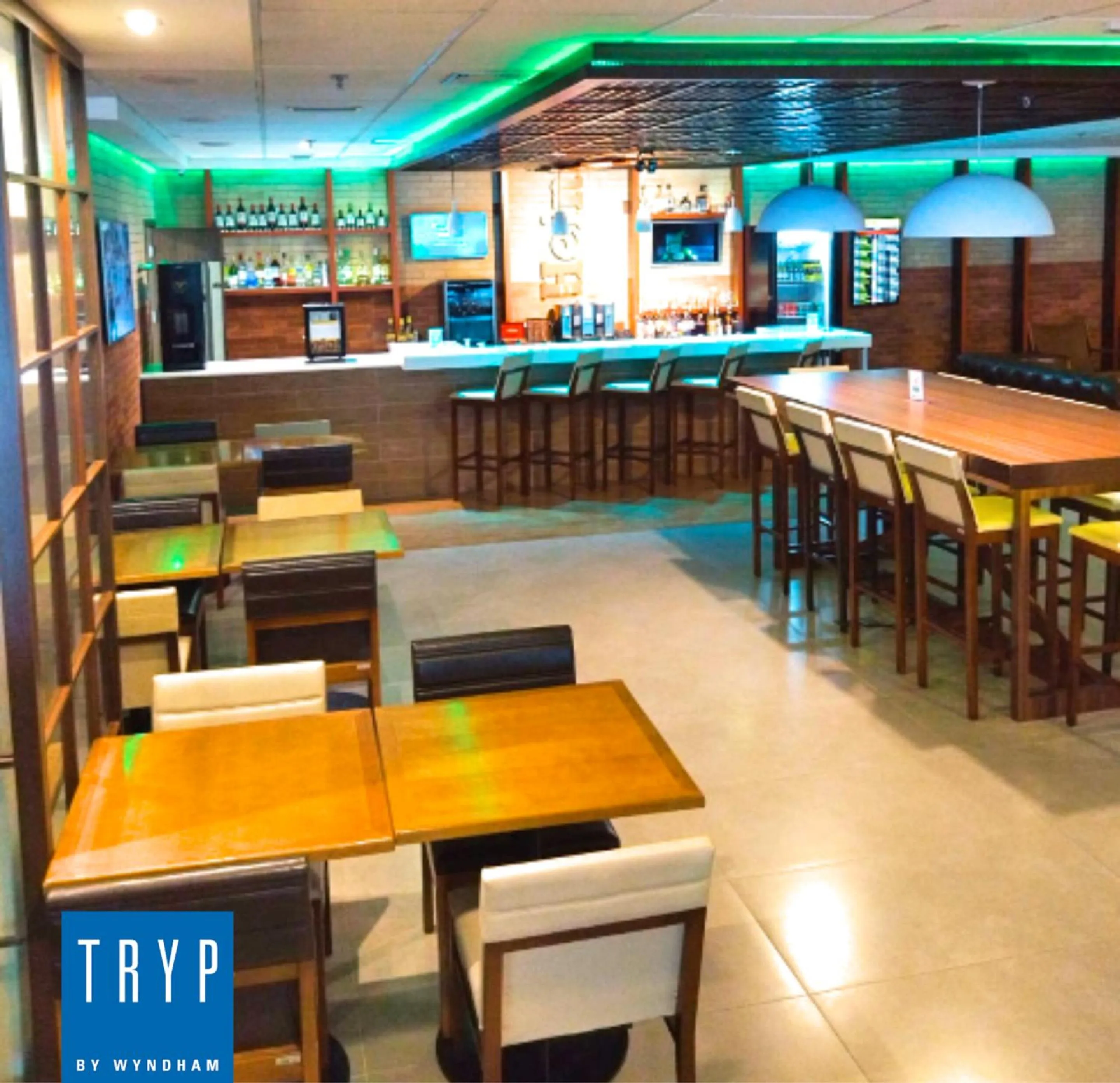 Restaurant/places to eat in TRYP BY WYNDHAM São Paulo Airport - Hotel de Transito Terminal 3 -Lado Ar - Área restrita á passageiros já embarcados - Piso 1