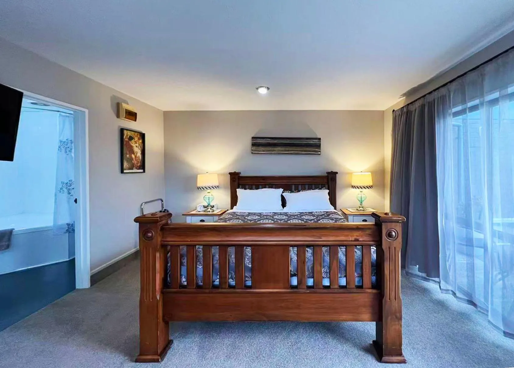 Bed in Strathern Motor Lodge