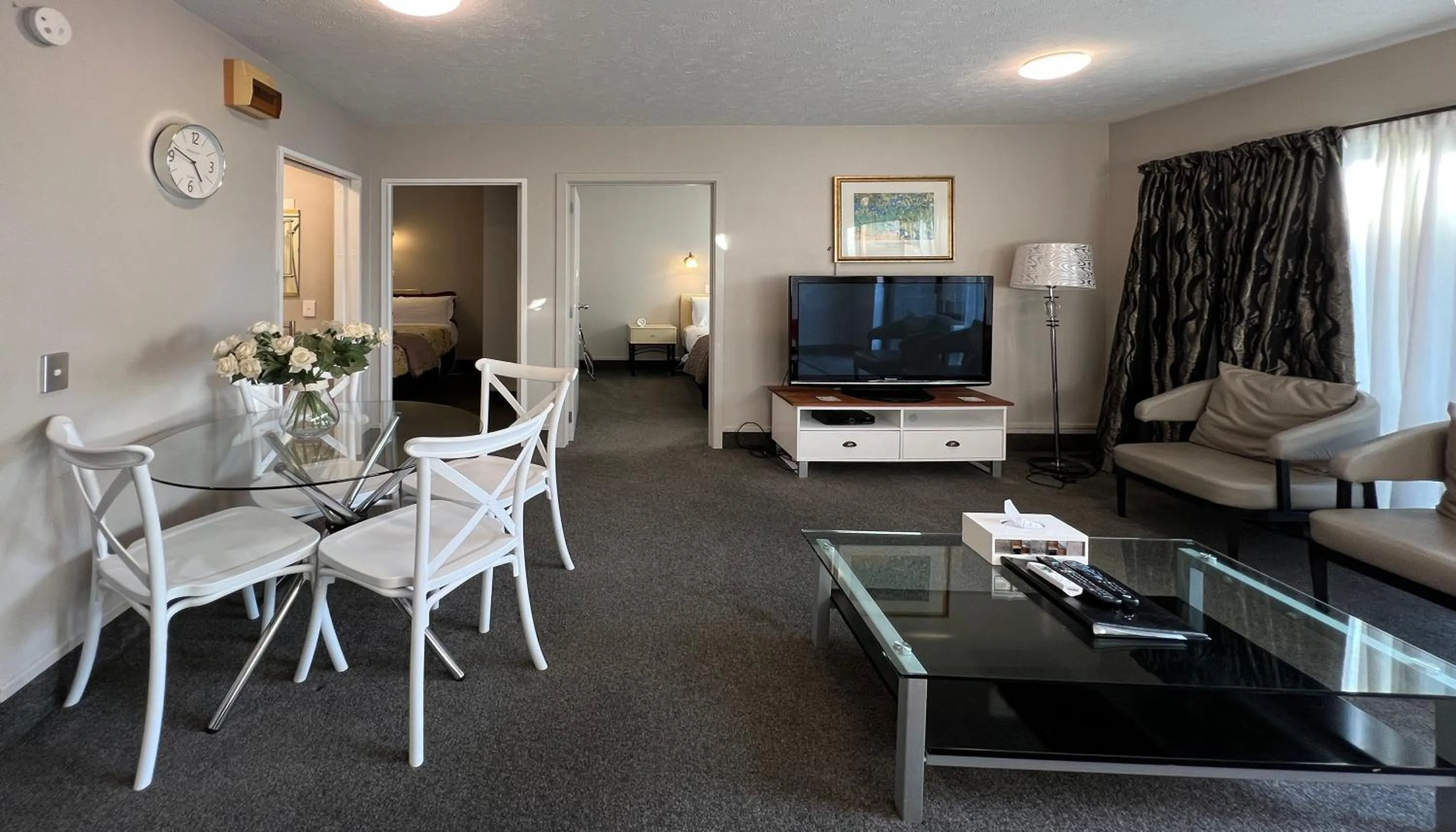 Communal lounge/ TV room in Strathern Motor Lodge