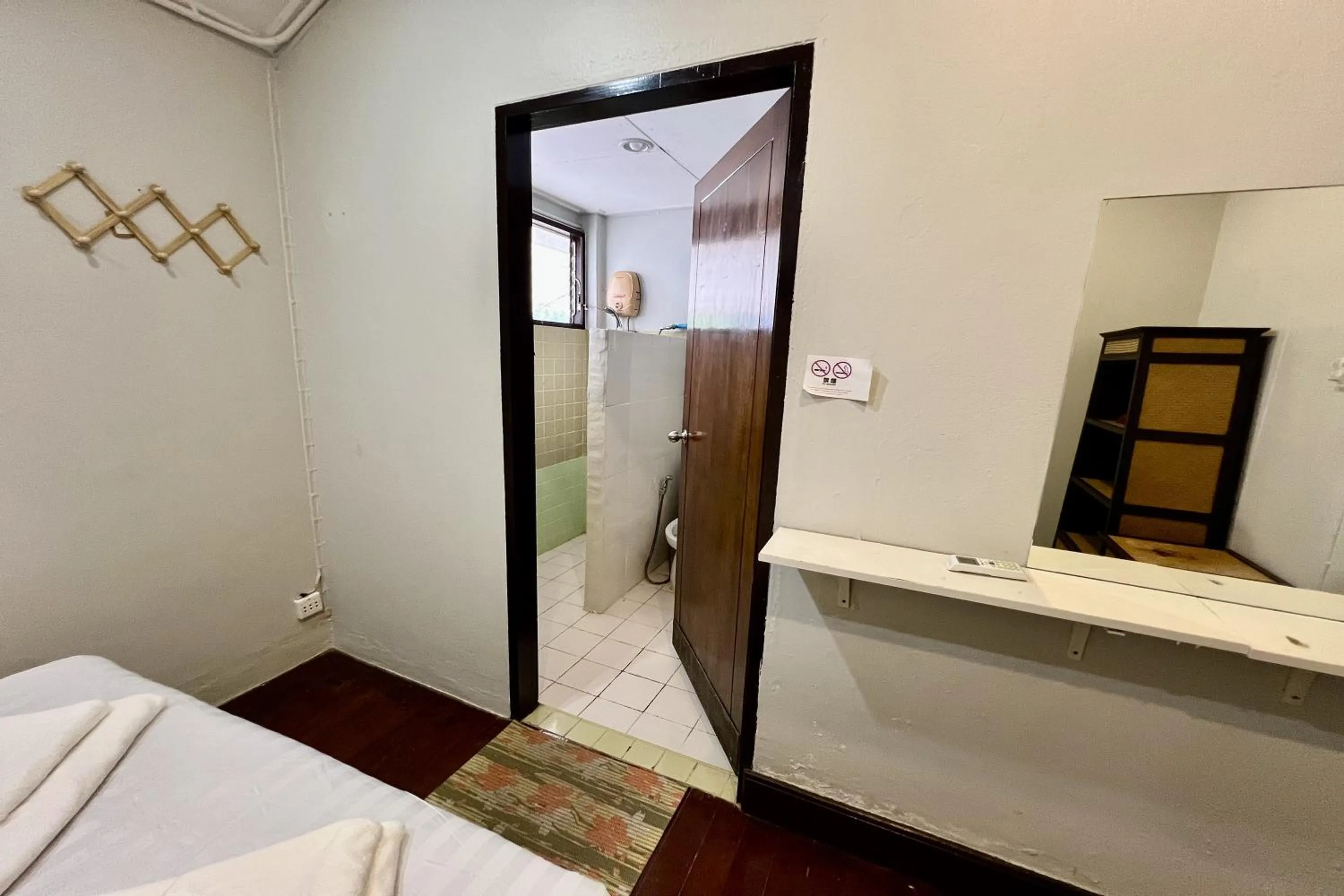 Bed in Orchid Hostel Near Bumrungrad hospital and Nana Market