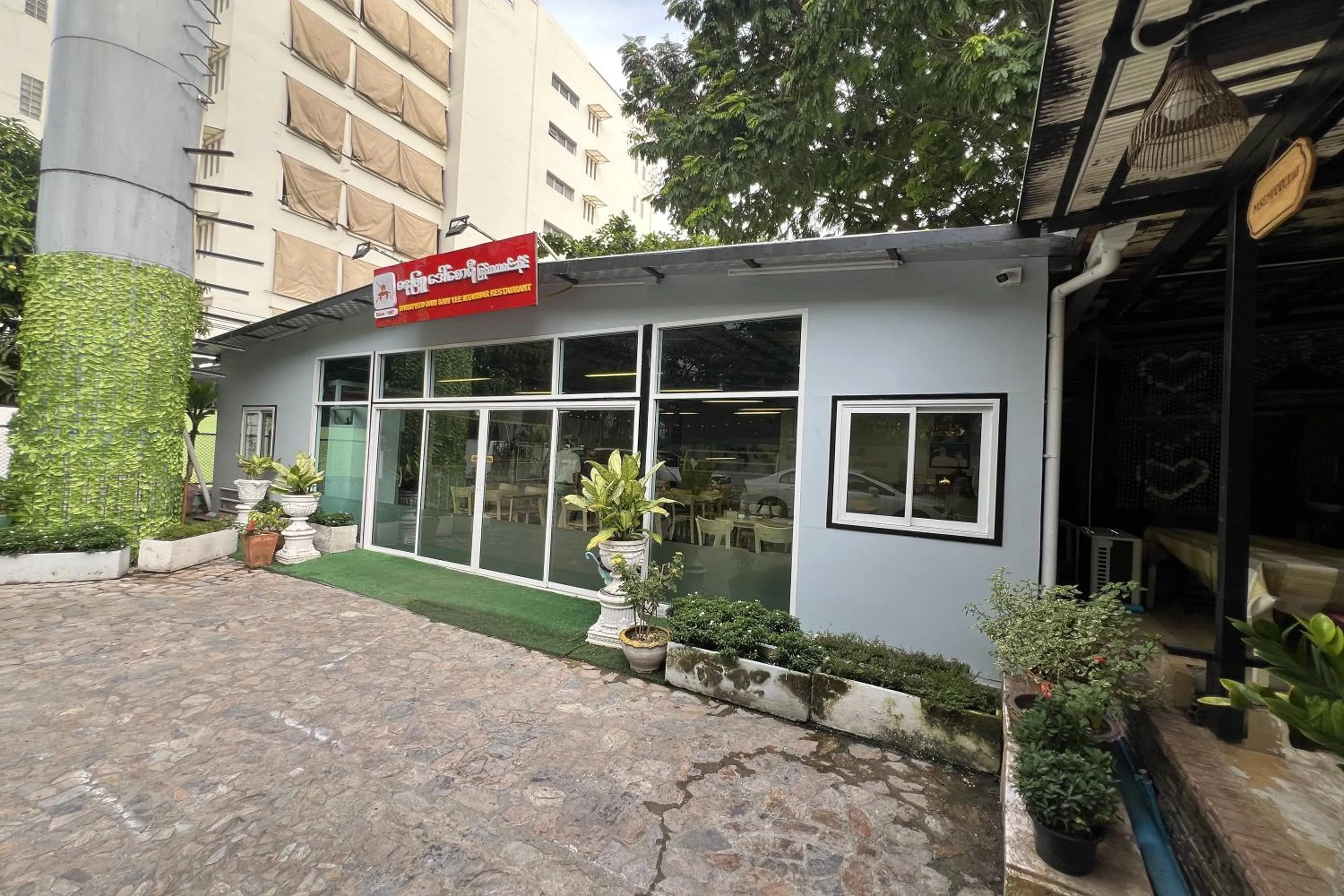 Property building in Orchid Hostel Near Bumrungrad hospital and Nana Market