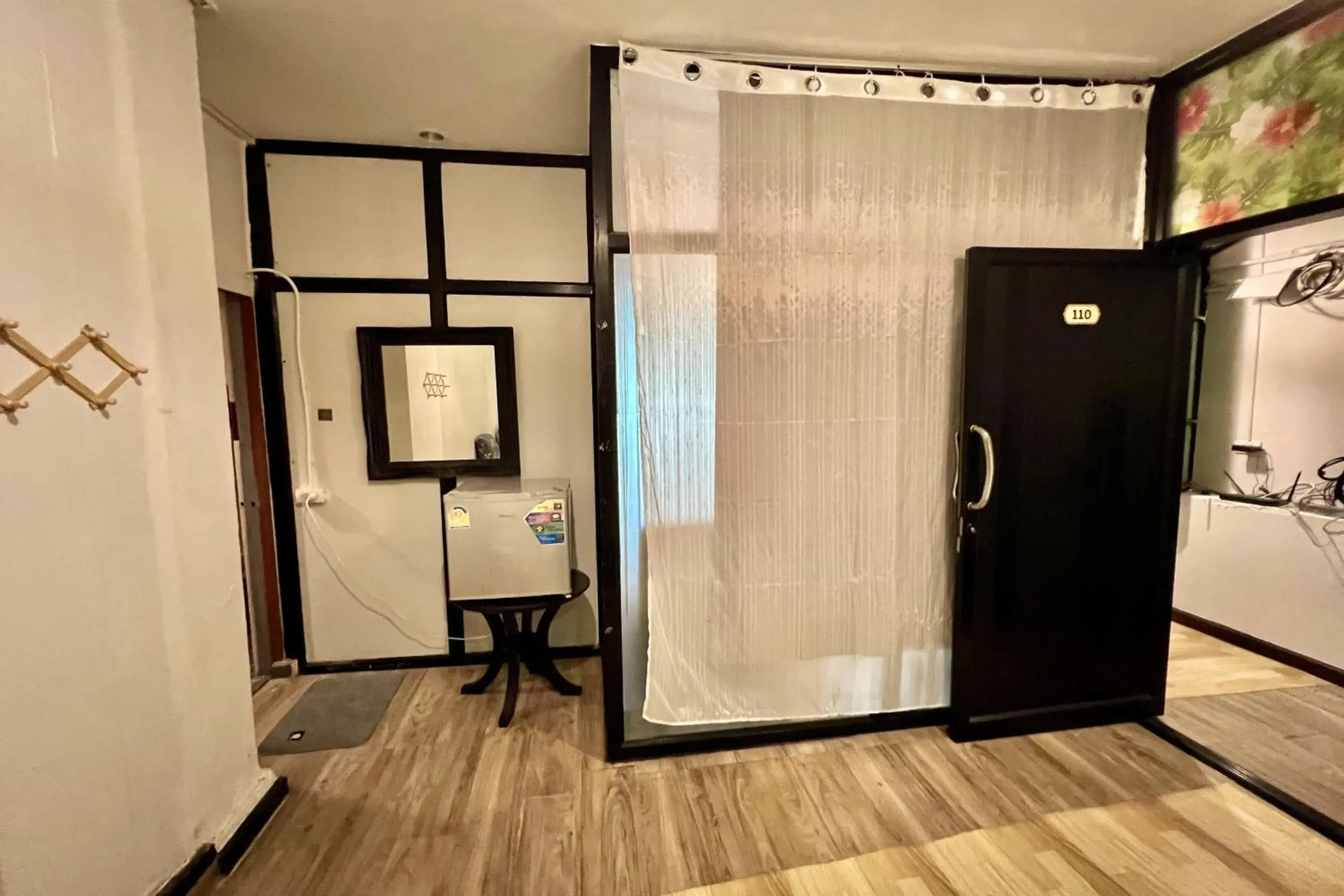 Twin Room with Shared Bathroom in Orchid Hostel Near Bumrungrad hospital and Nana Market Twin Room with Shared Bathroom in Orchid Hostel Near Bumrungrad hospital and Nana Market